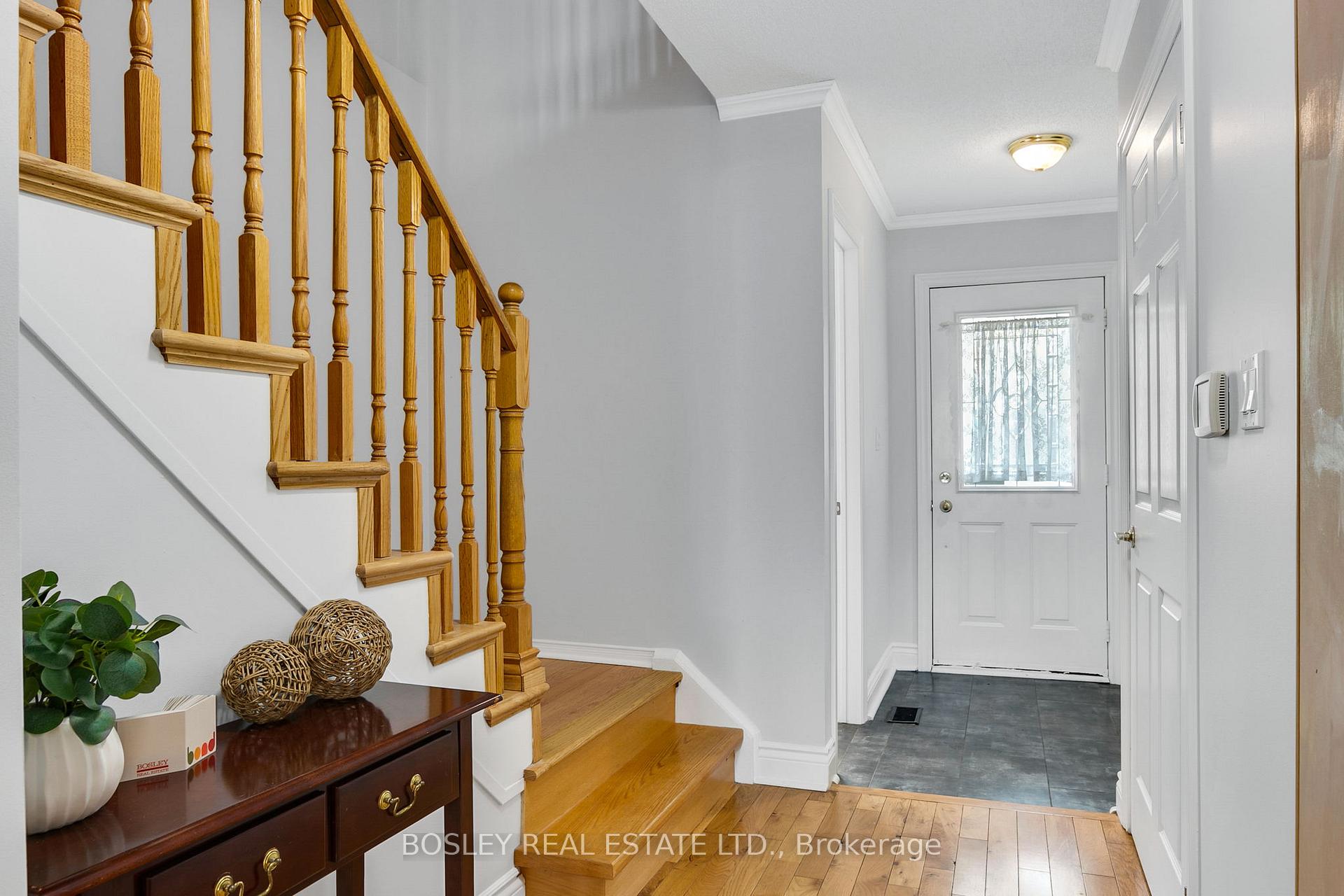 Photo 4 of 44 Hooper Square, Clarington, Bowmanville — HOMEH