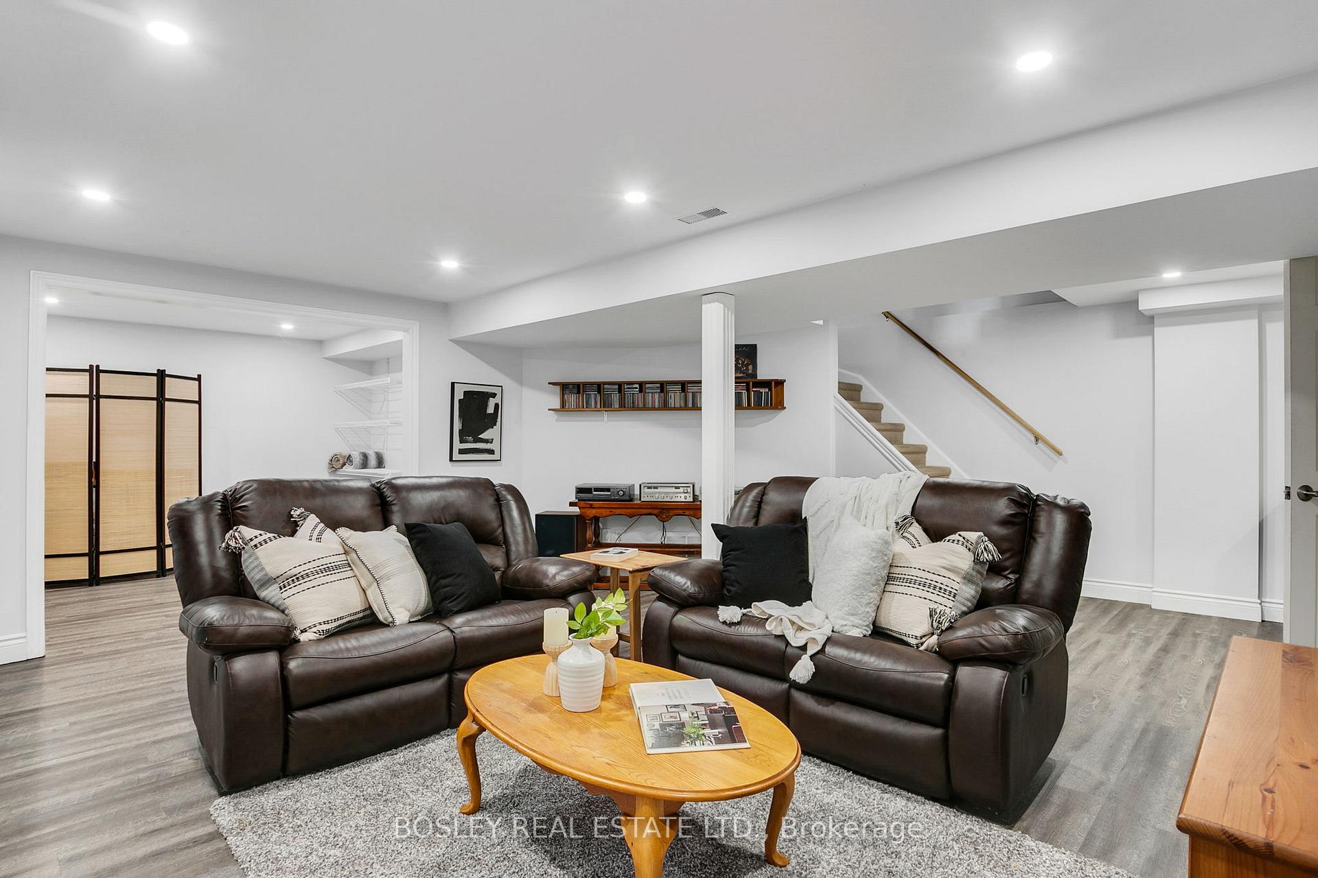 Photo 34 of 44 Hooper Square, Clarington, Bowmanville — HOMEH
