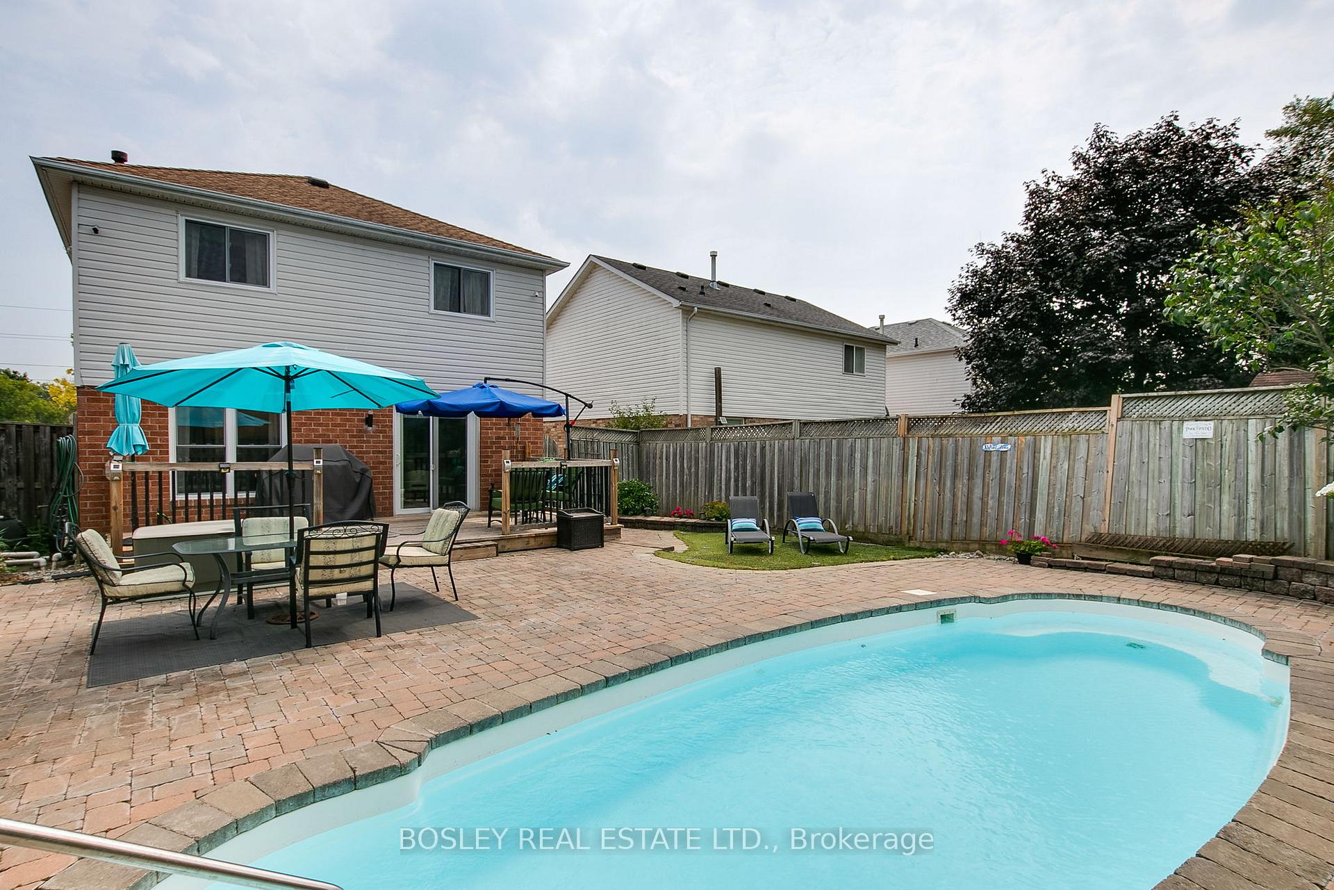 Photo 43 of 44 Hooper Square, Clarington, Bowmanville — HOMEH
