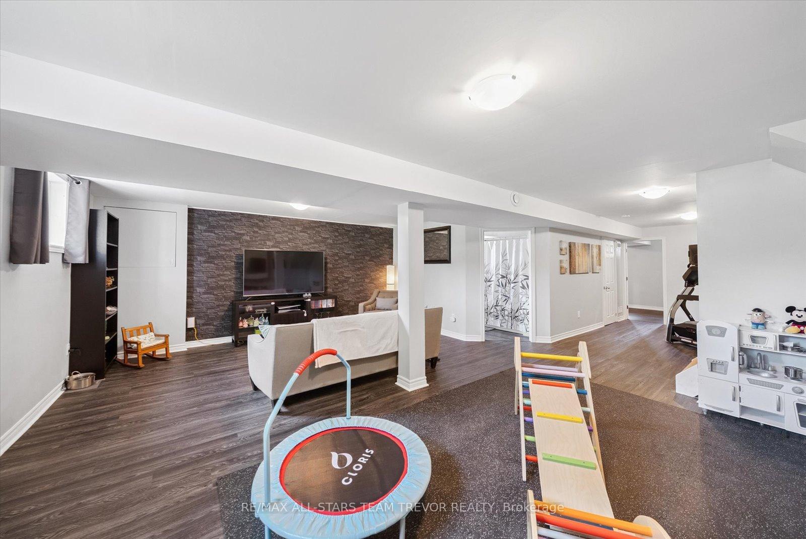Photo 21 of 146 First Avenue, Georgina, Keswick North — HOMEH