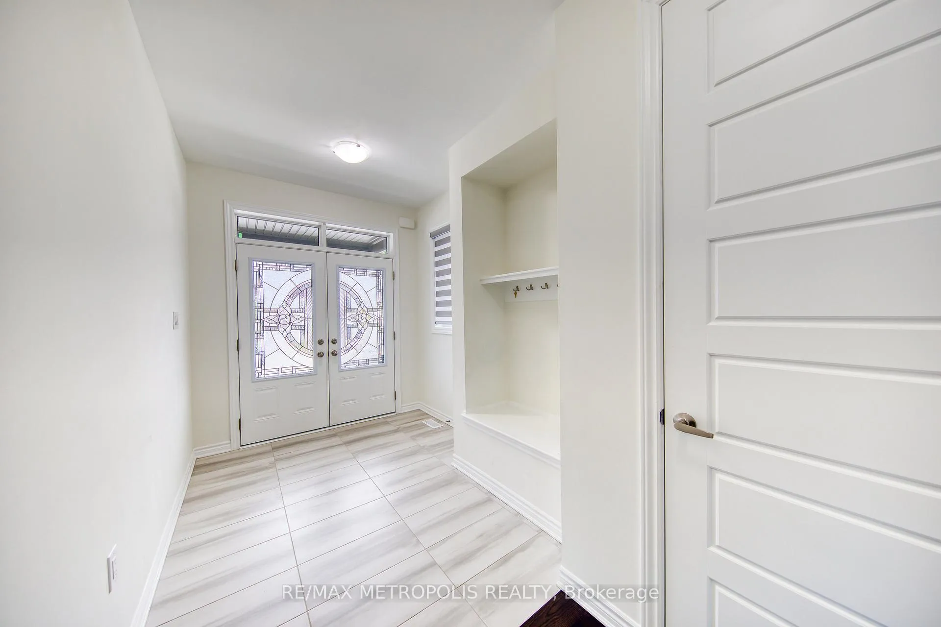 Photo 3 of 75 Barkerville Drive, Whitby, Rural Whitby — HOMEH