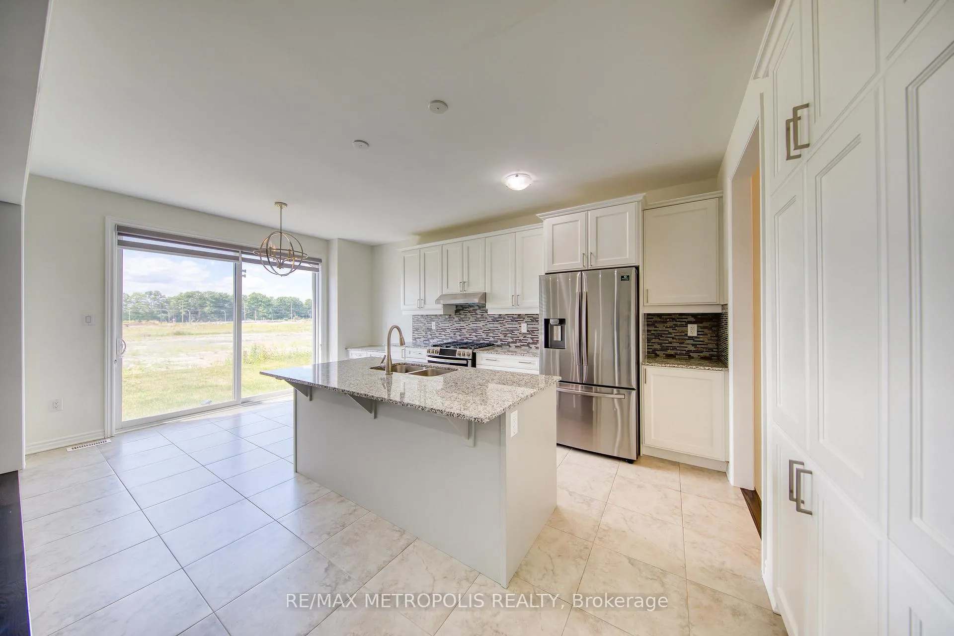 Photo 10 of 75 Barkerville Drive, Whitby, Rural Whitby — HOMEH