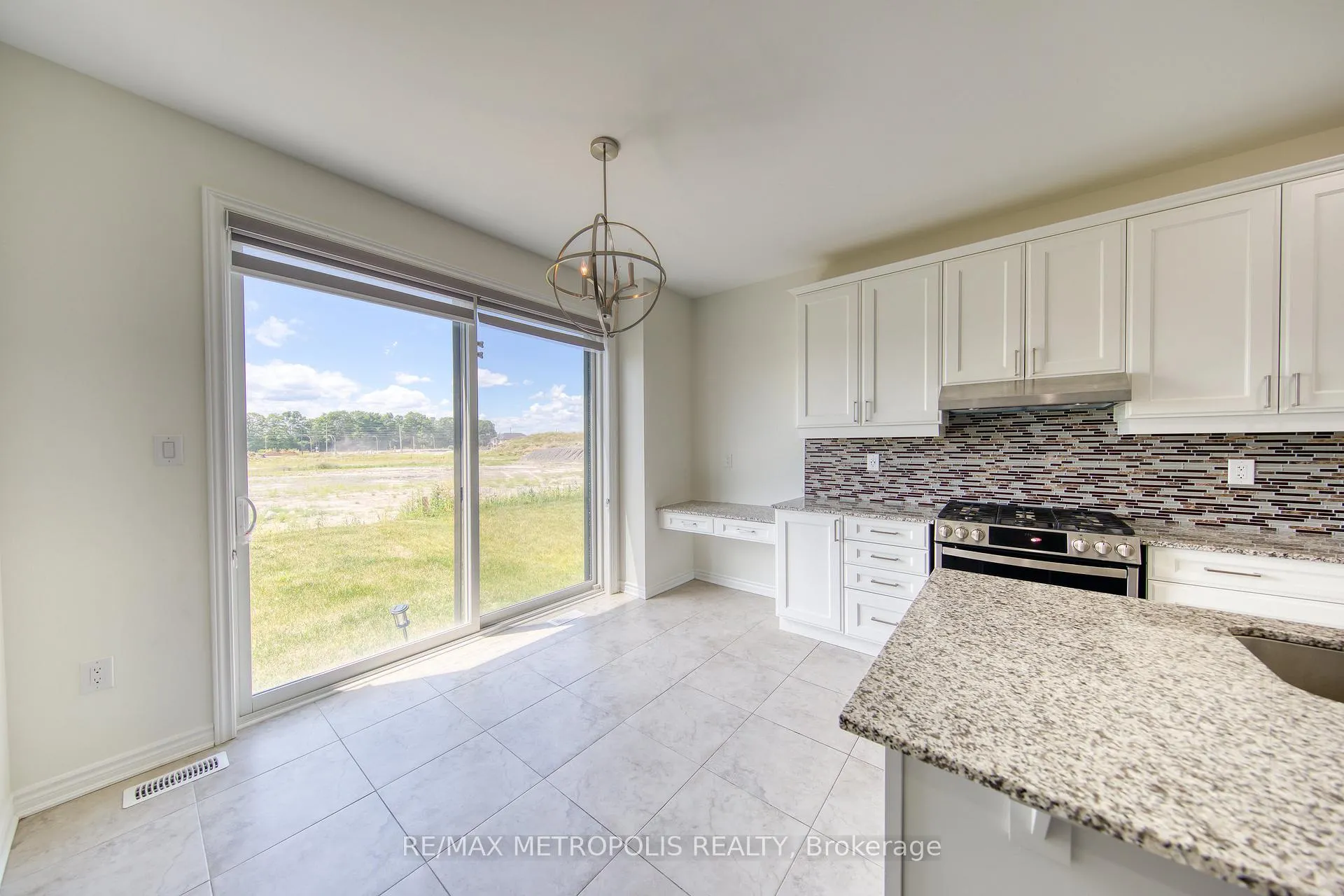 Photo 11 of 75 Barkerville Drive, Whitby, Rural Whitby — HOMEH