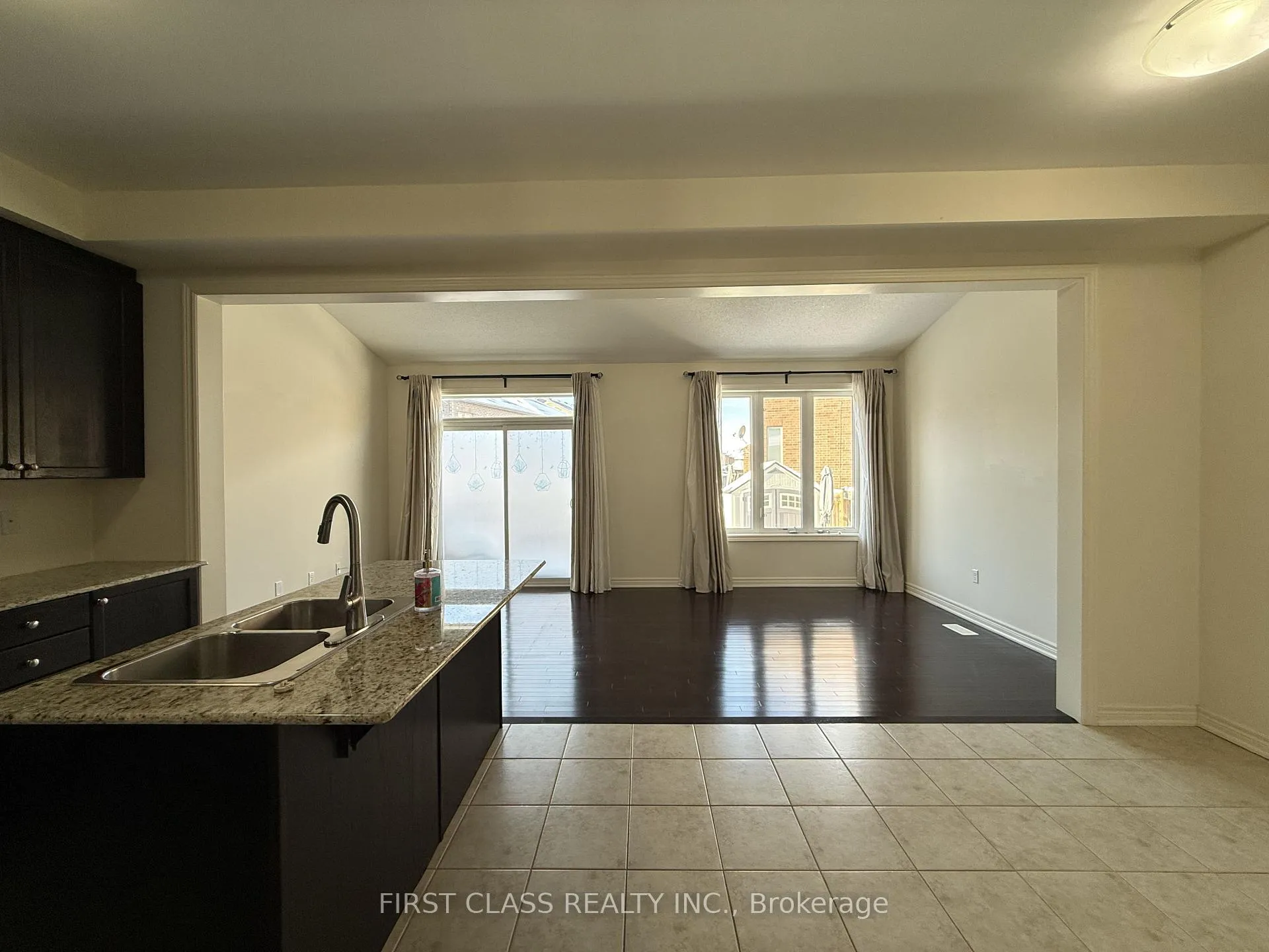 Photo 5 of 106 William Berczy Boulevard, Markham, Berczy — HOMEH