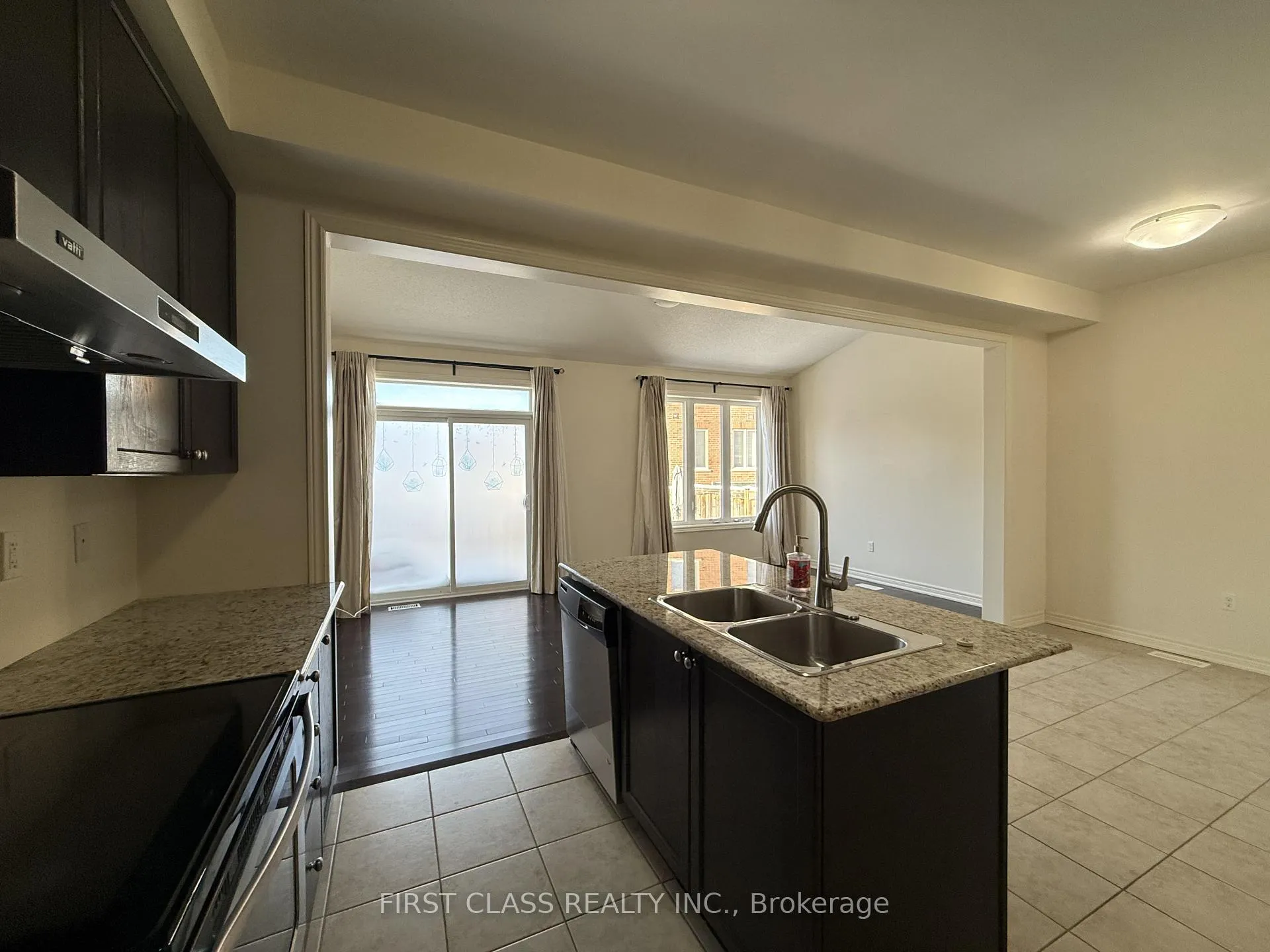 Photo 8 of 106 William Berczy Boulevard, Markham, Berczy — HOMEH