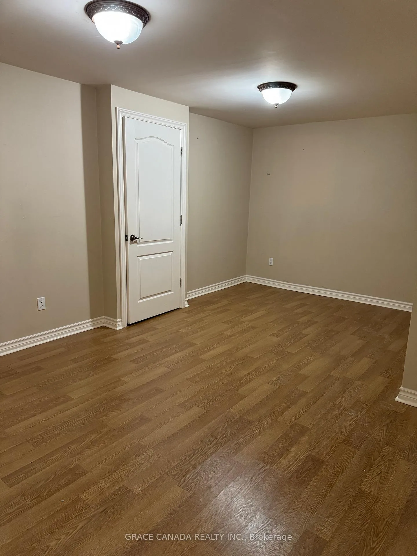 Photo 7 of Unit Lower, 94 lamp Crescent, Vaughan, West Woodbridge — HOMEH