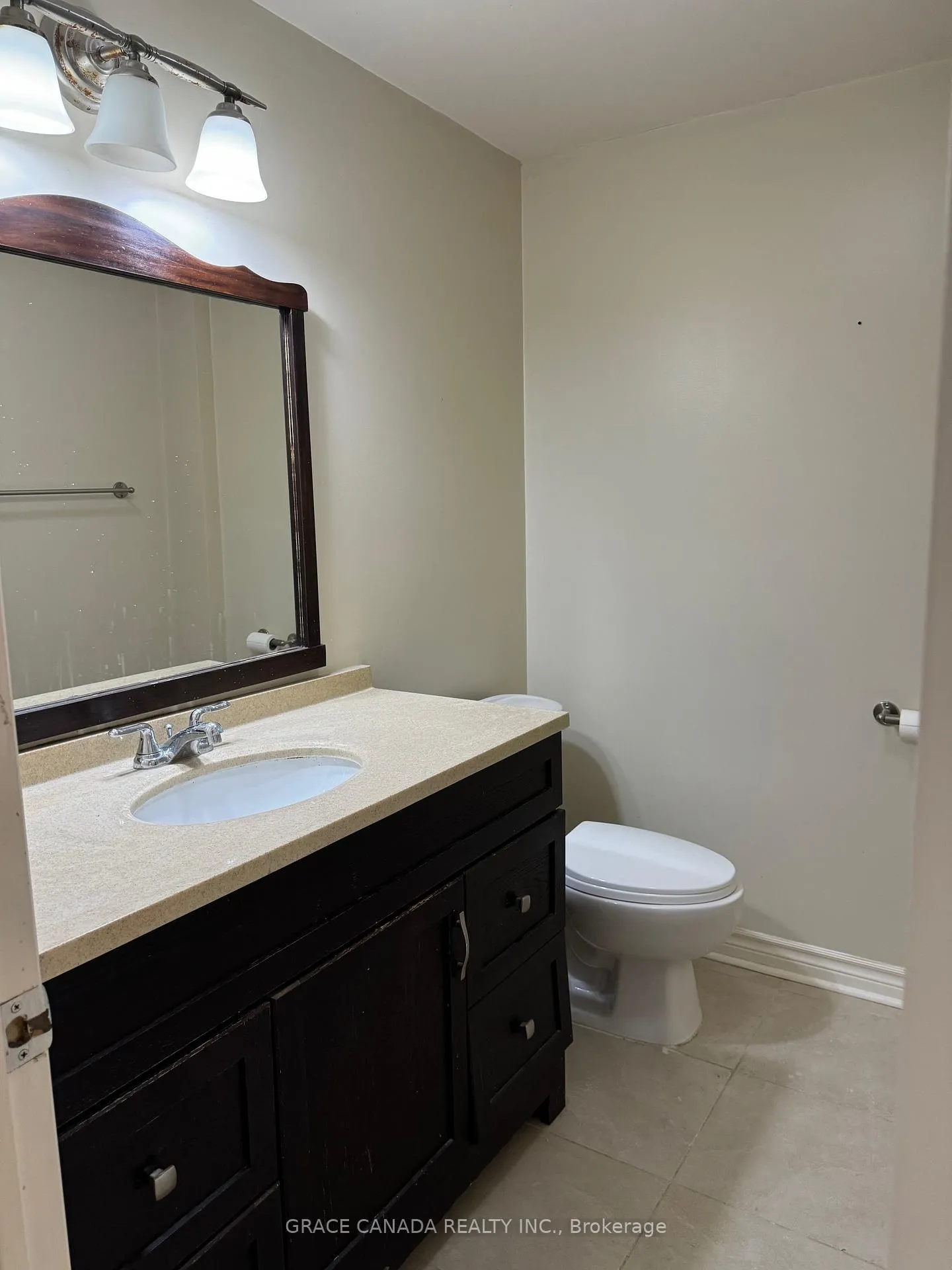 Photo 8 of Unit Lower, 94 lamp Crescent, Vaughan, West Woodbridge — HOMEH