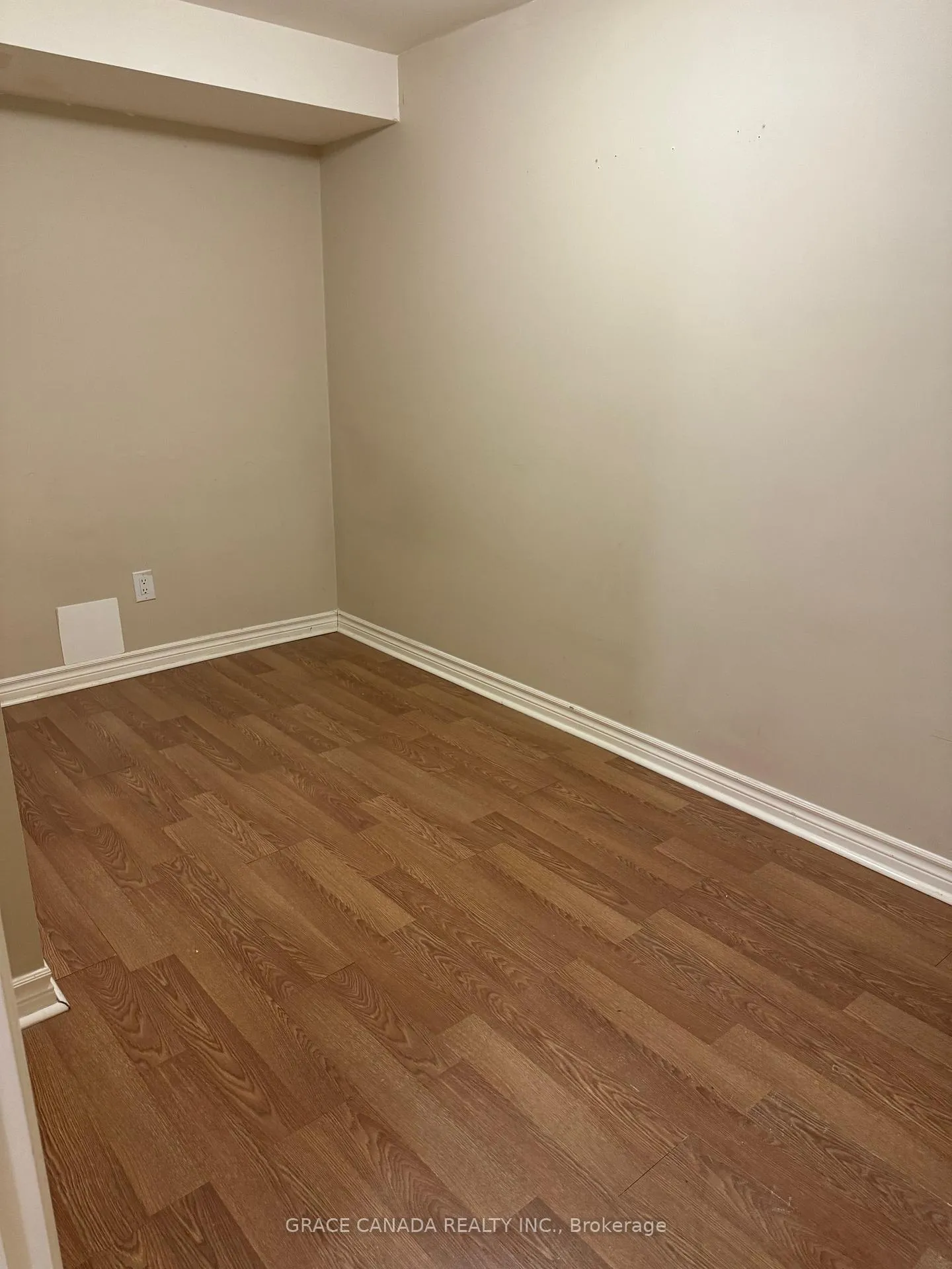 Photo 9 of Unit Lower, 94 lamp Crescent, Vaughan, West Woodbridge — HOMEH