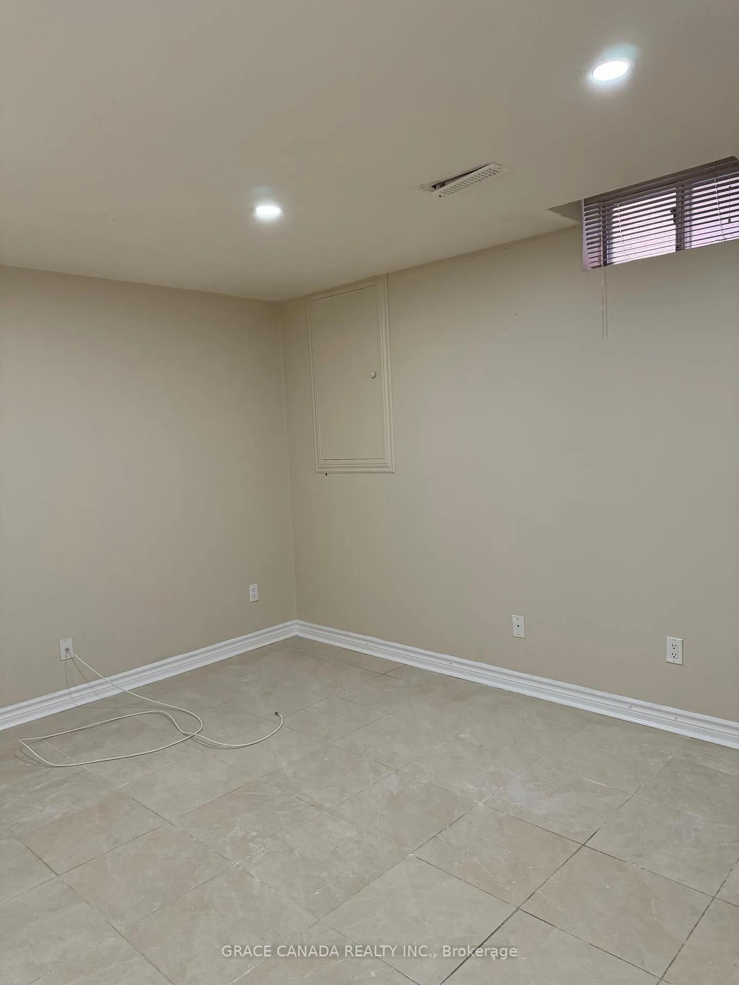 Photo 10 of Unit Lower, 94 lamp Crescent, Vaughan, West Woodbridge — HOMEH