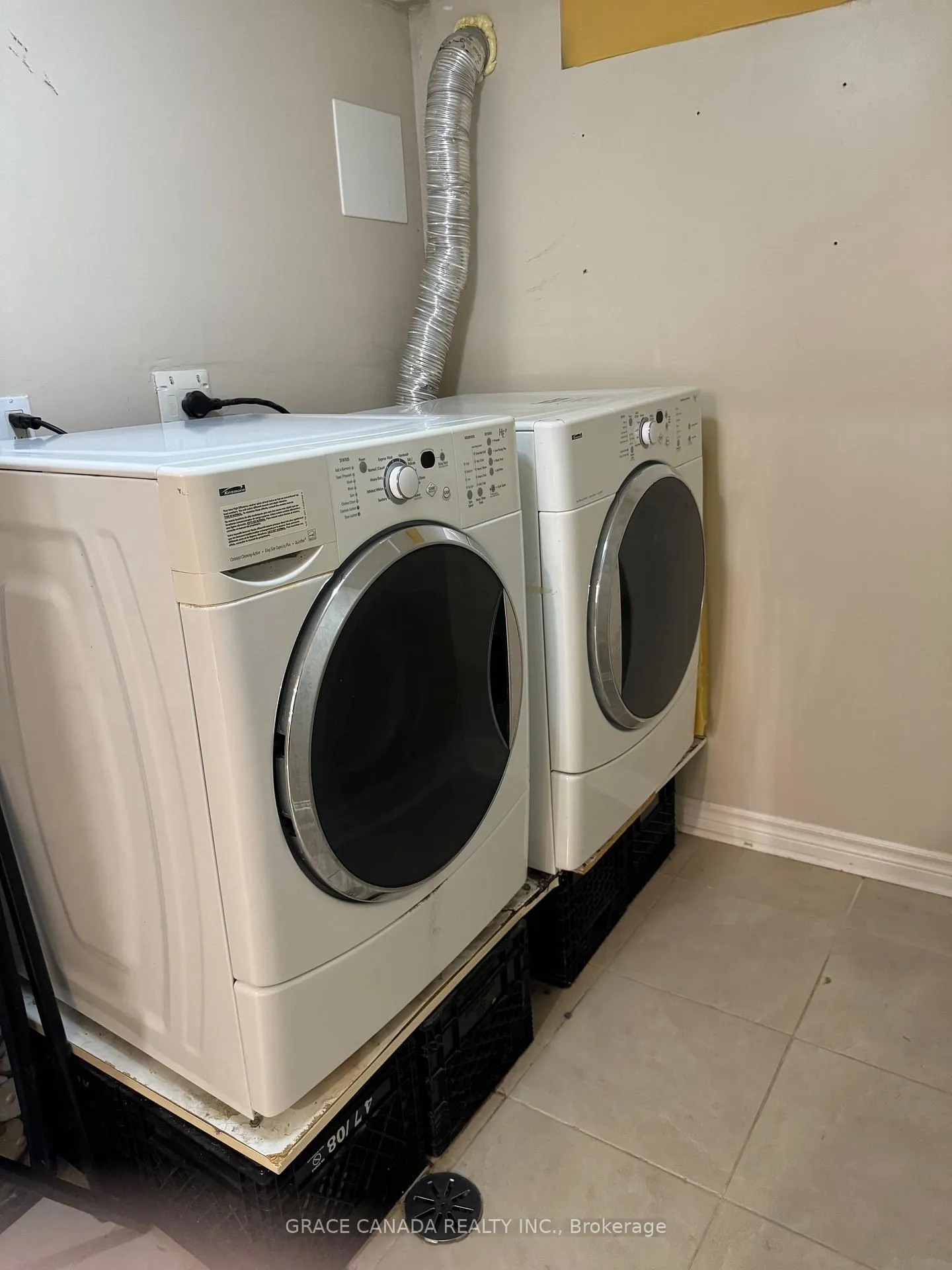 Photo 11 of Unit Lower, 94 lamp Crescent, Vaughan, West Woodbridge — HOMEH