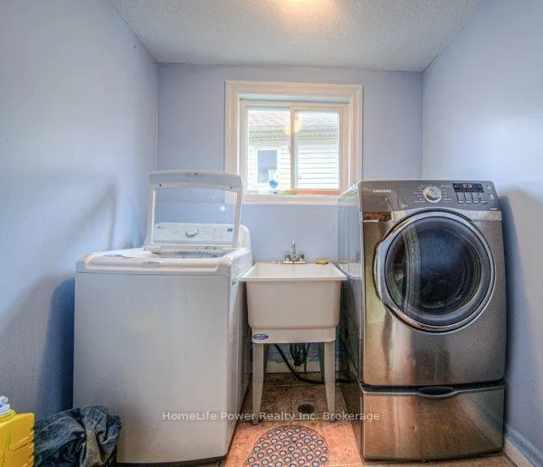 Photo 3 of 143 Banffshire Street, Kitchener, Huron Park — HOMEH