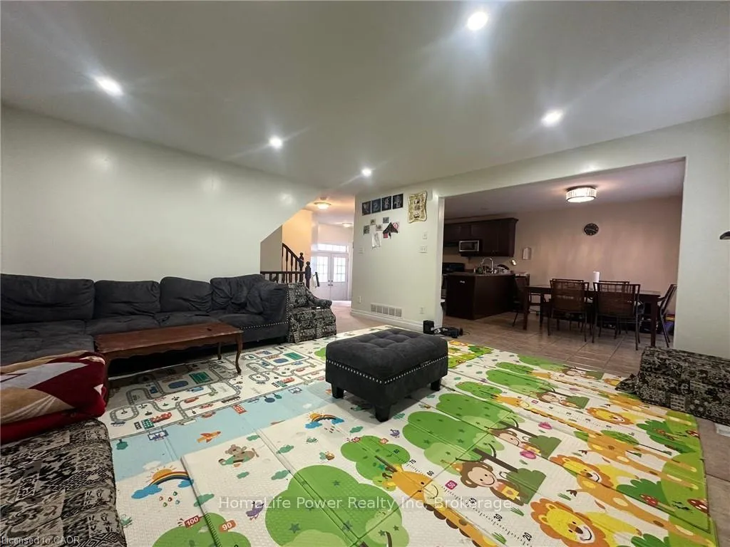 Photo 4 of 143 Banffshire Street, Kitchener, Huron Park — HOMEH