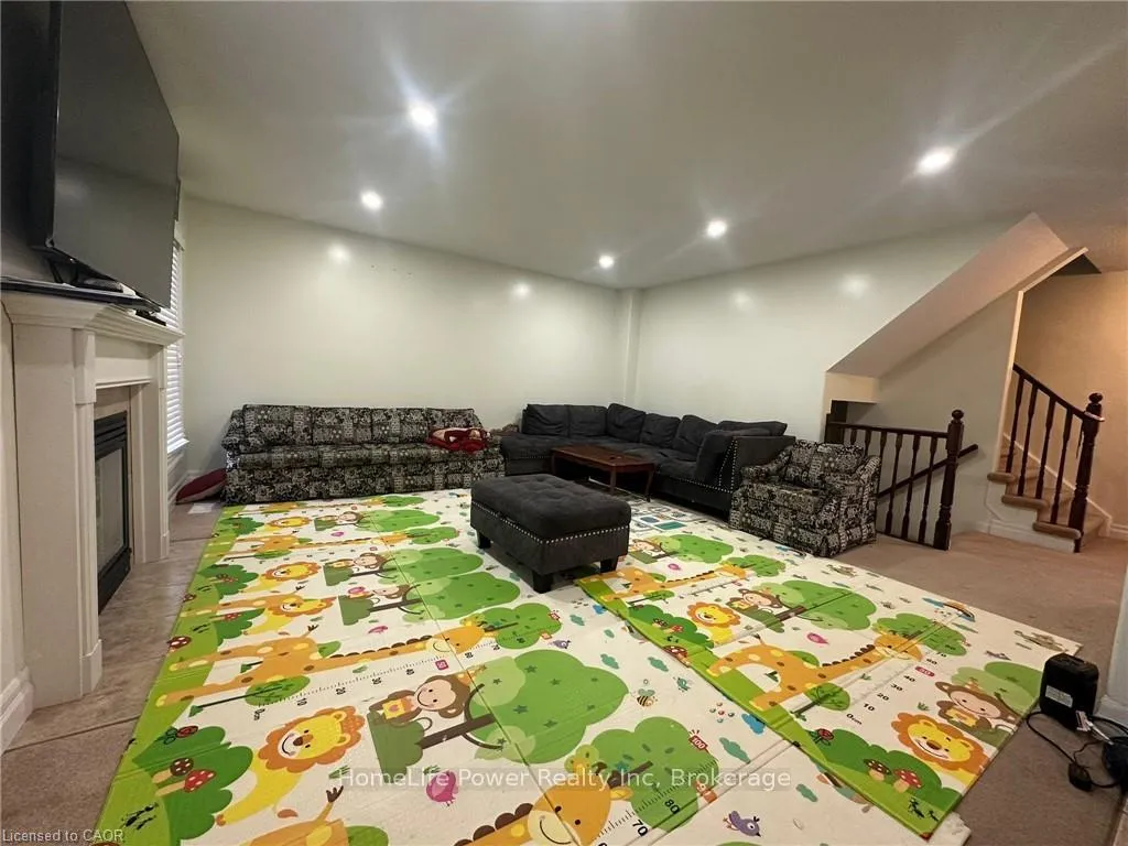 Photo 5 of 143 Banffshire Street, Kitchener, Huron Park — HOMEH