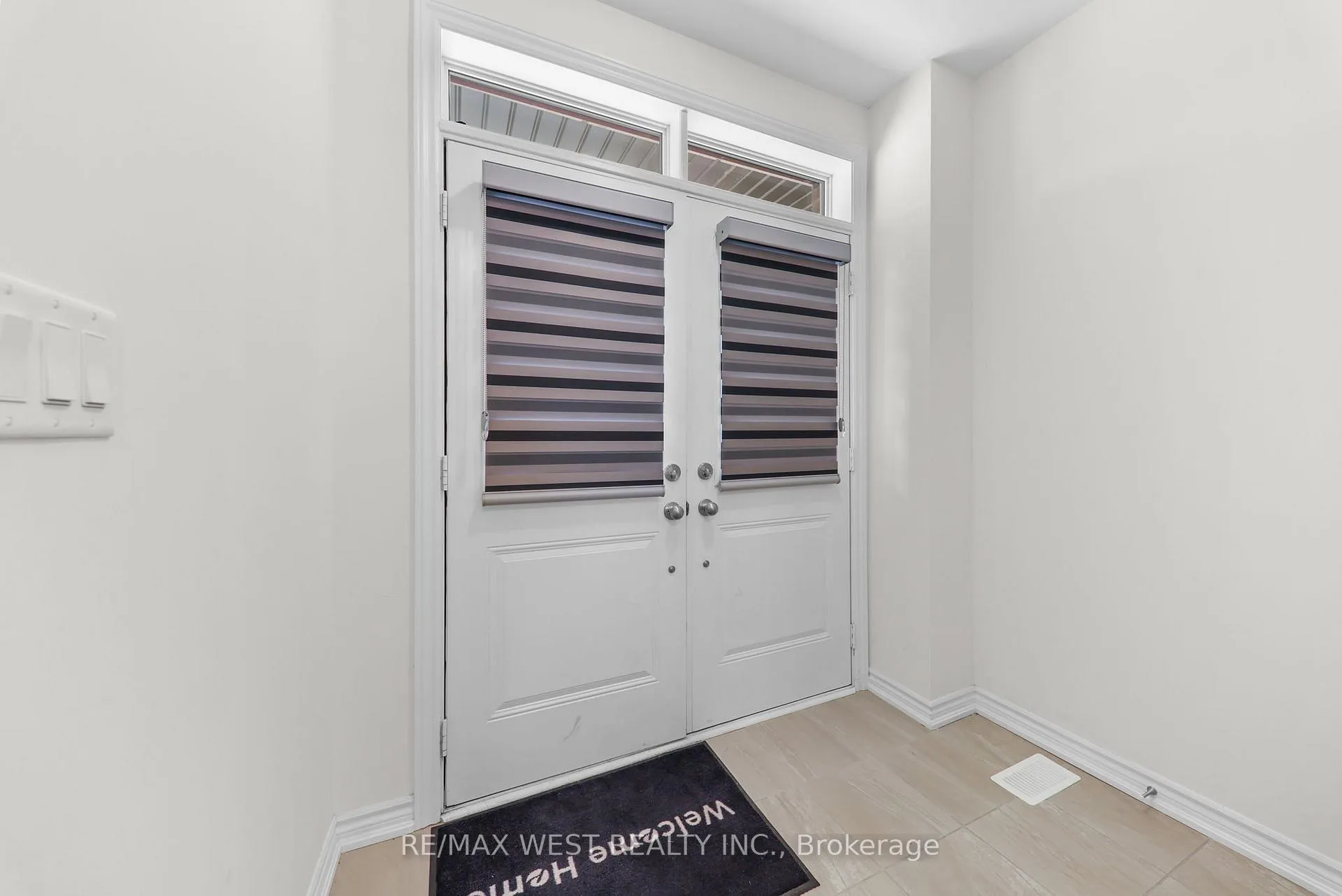 Photo 7 of 71 Holyrood Crescent, Vaughan, Kleinburg — HOMEH