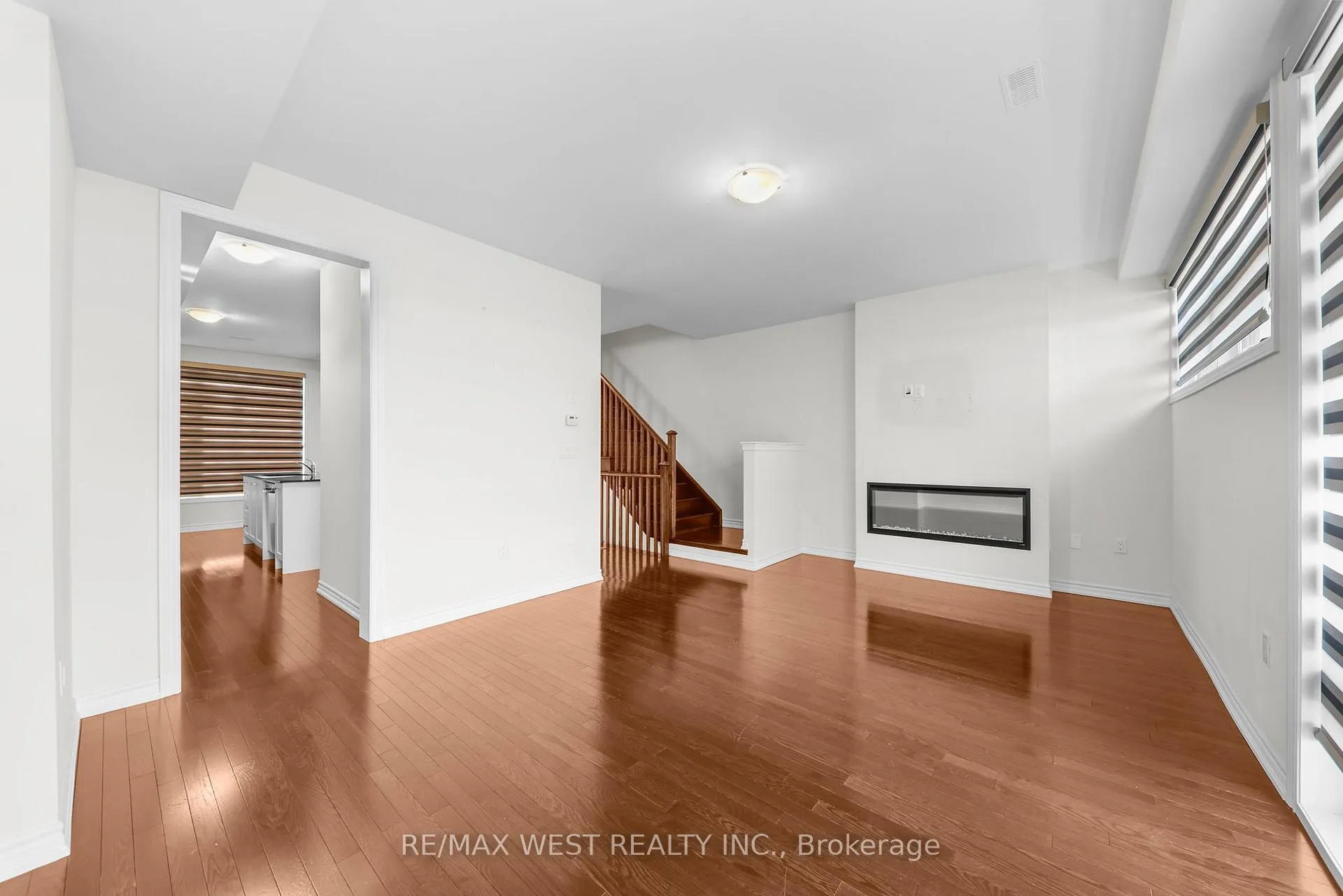 Photo 8 of 71 Holyrood Crescent, Vaughan, Kleinburg — HOMEH