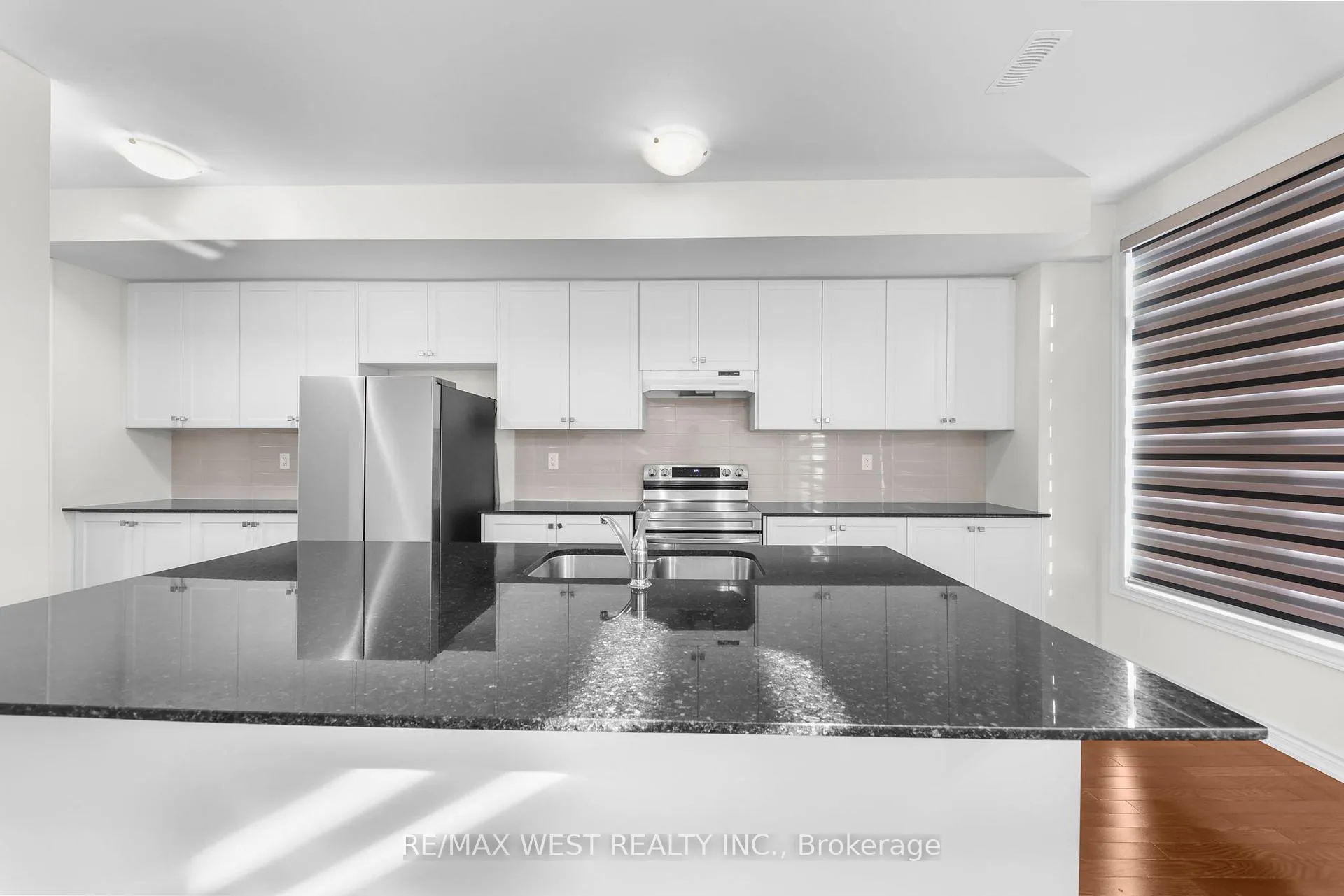 Photo 11 of 71 Holyrood Crescent, Vaughan, Kleinburg — HOMEH