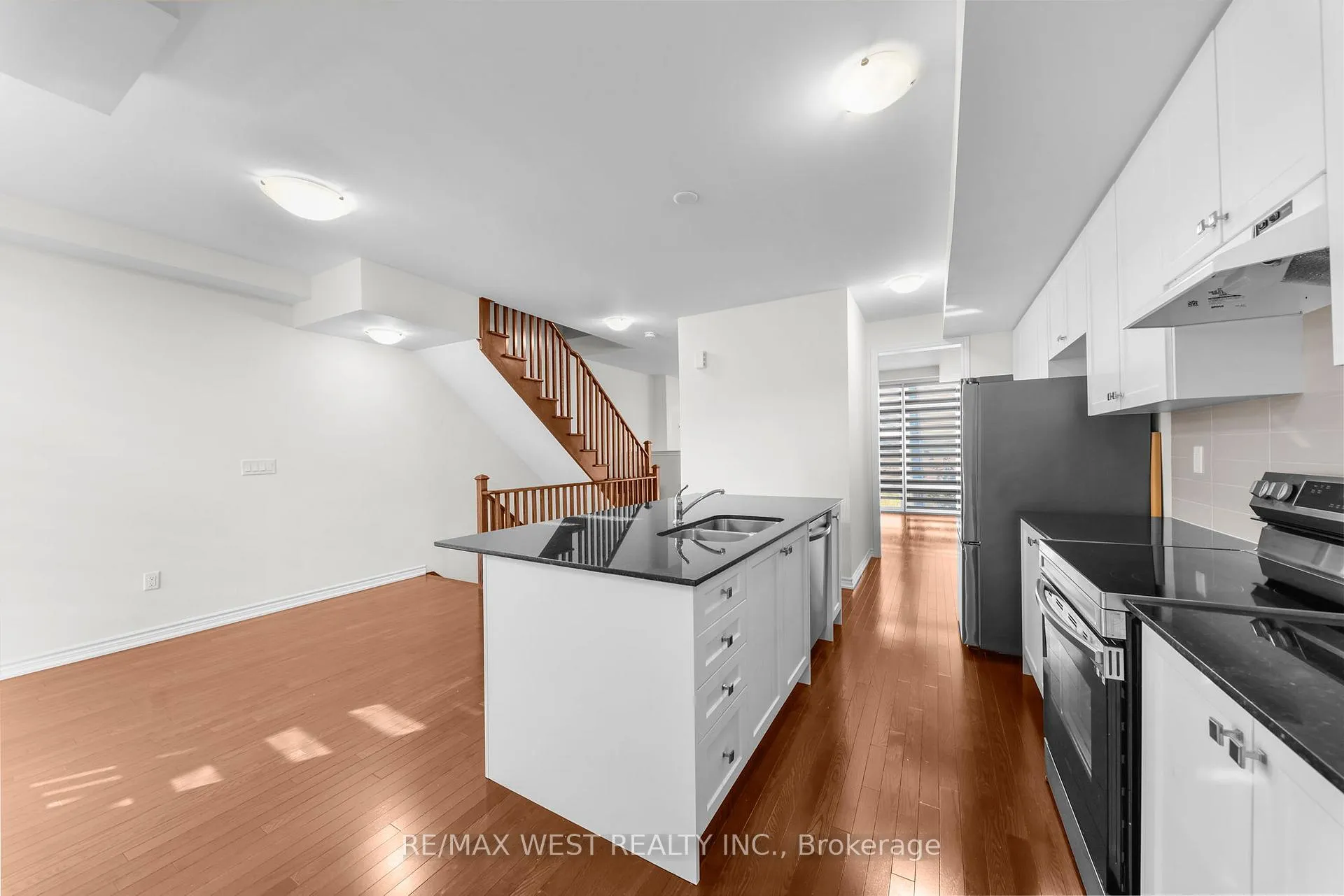 Photo 14 of 71 Holyrood Crescent, Vaughan, Kleinburg — HOMEH