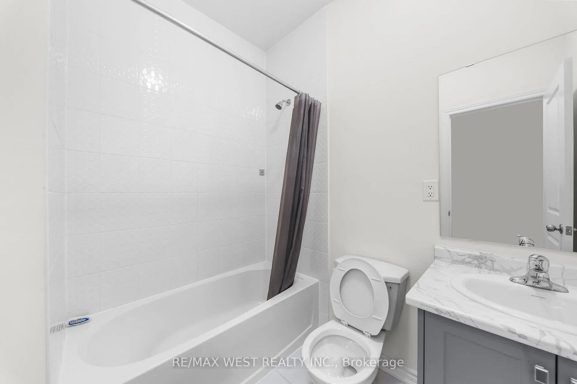 Photo 33 of 71 Holyrood Crescent, Vaughan, Kleinburg — HOMEH