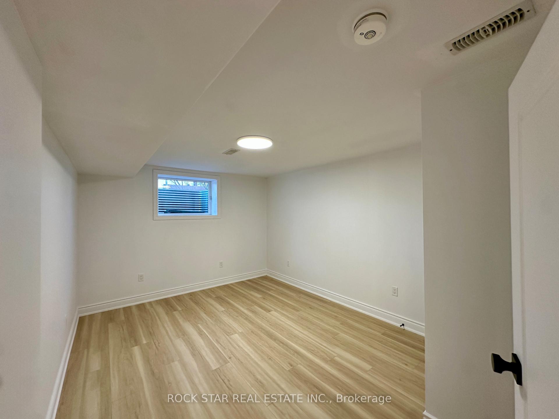 Photo 23 of 631 Maclaren (LOWER) Drive, Burlington, Roseland — HOMEH