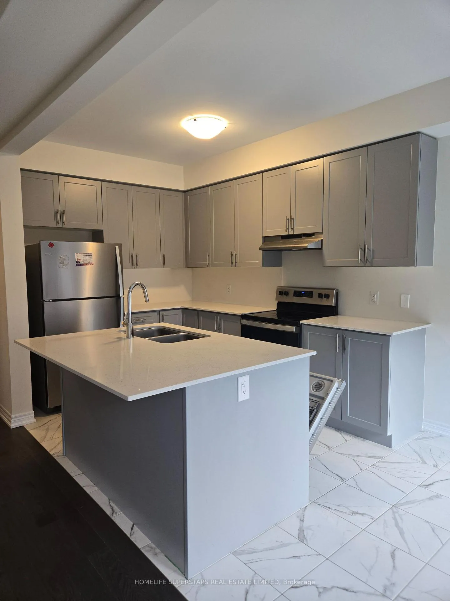 Photo 9 of 28 Roywood Street, Kitchener — HOMEH