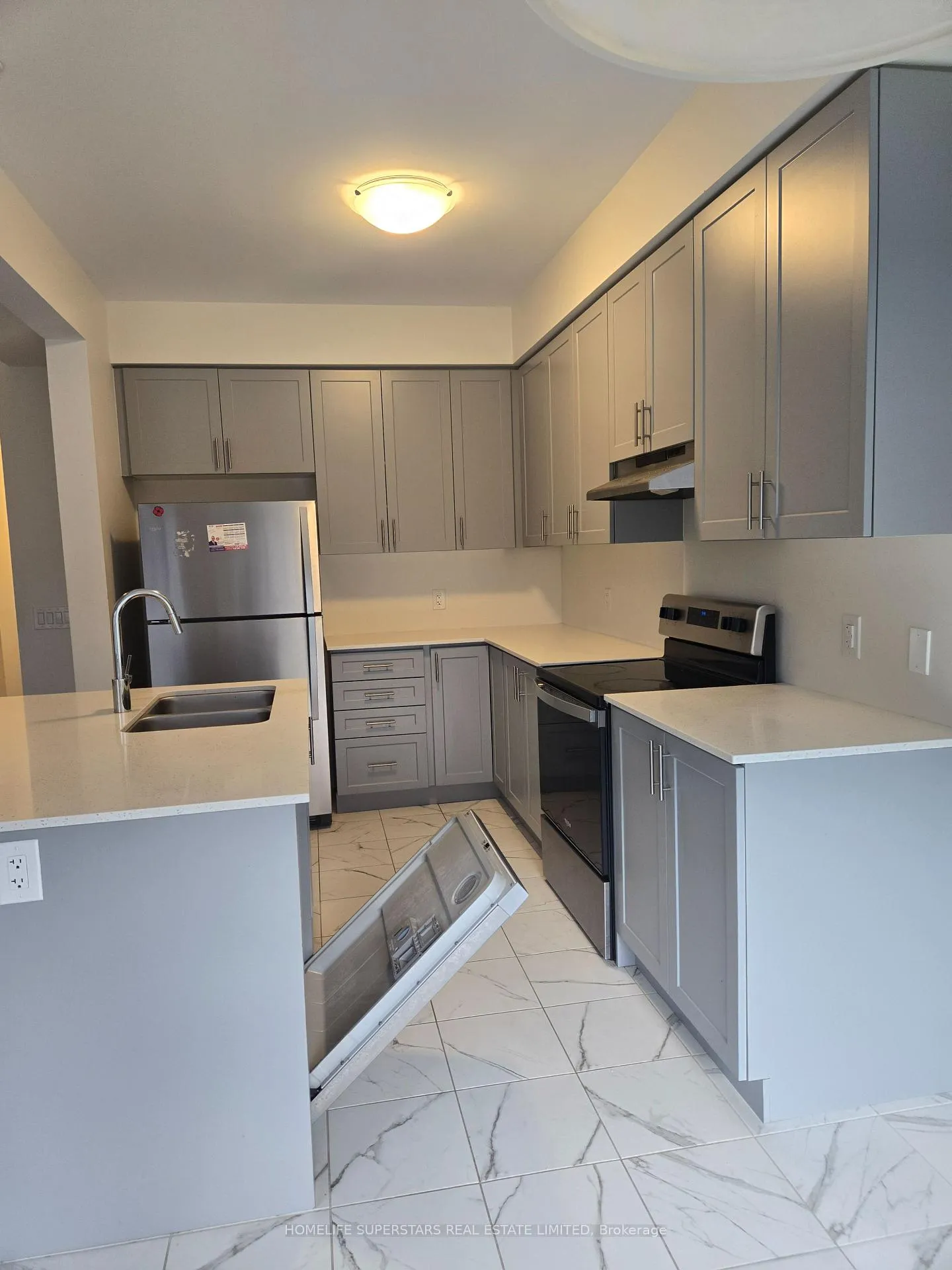 Photo 10 of 28 Roywood Street, Kitchener — HOMEH