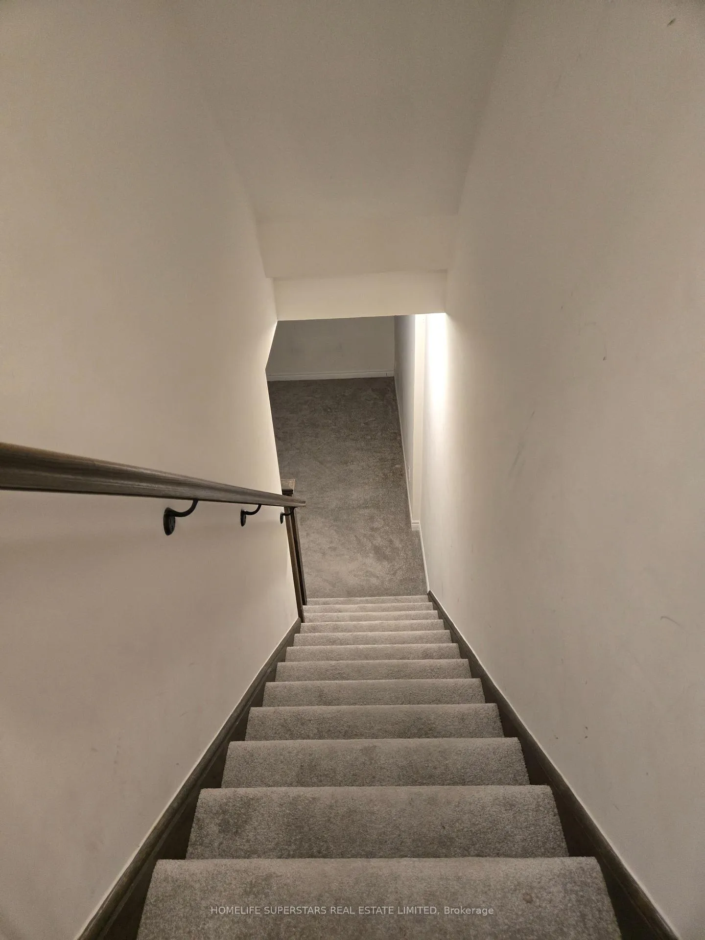 Photo 24 of 28 Roywood Street, Kitchener — HOMEH