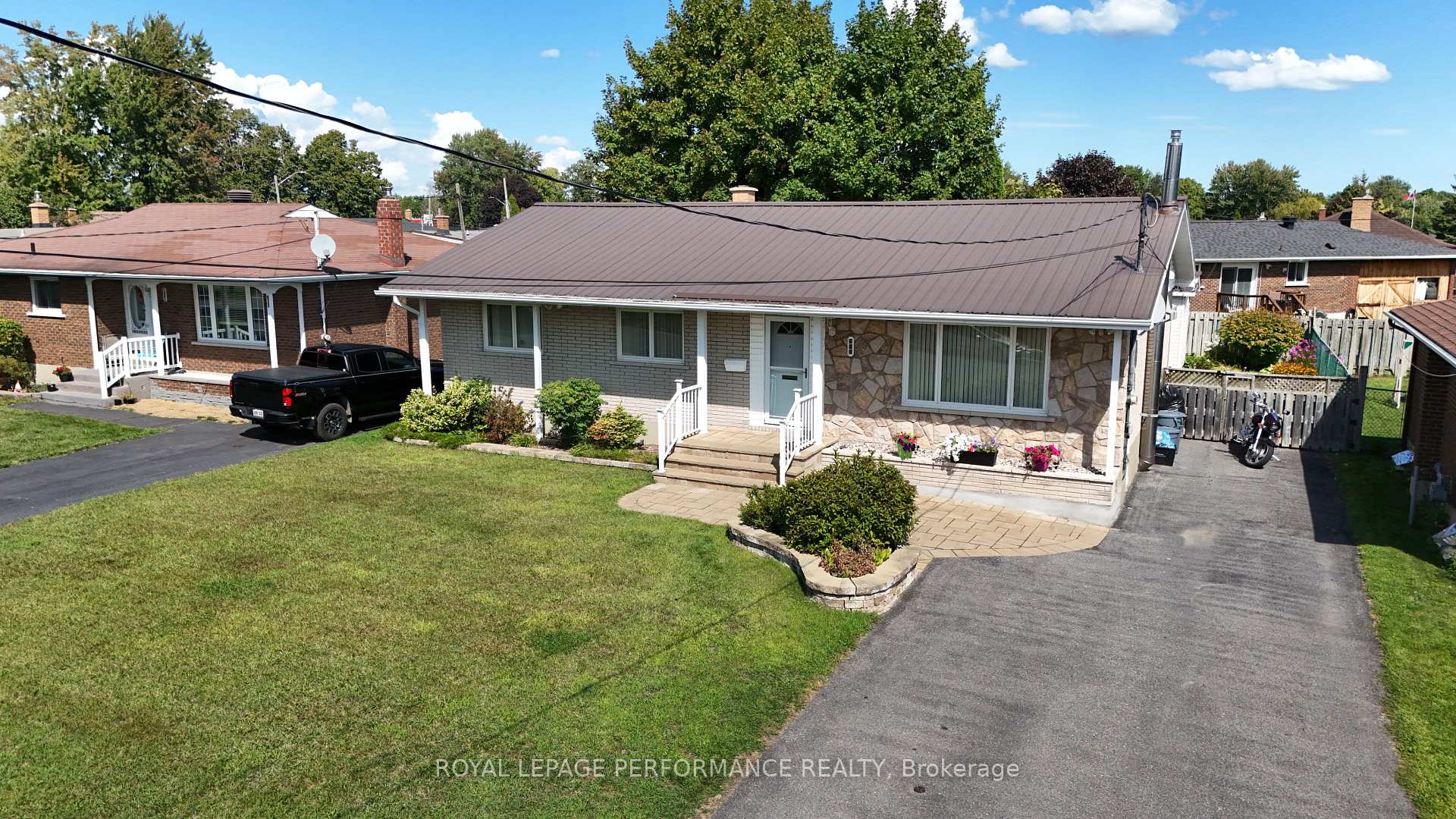 Photo 1 of 808 Carleton Street, Cornwall — HOMEH