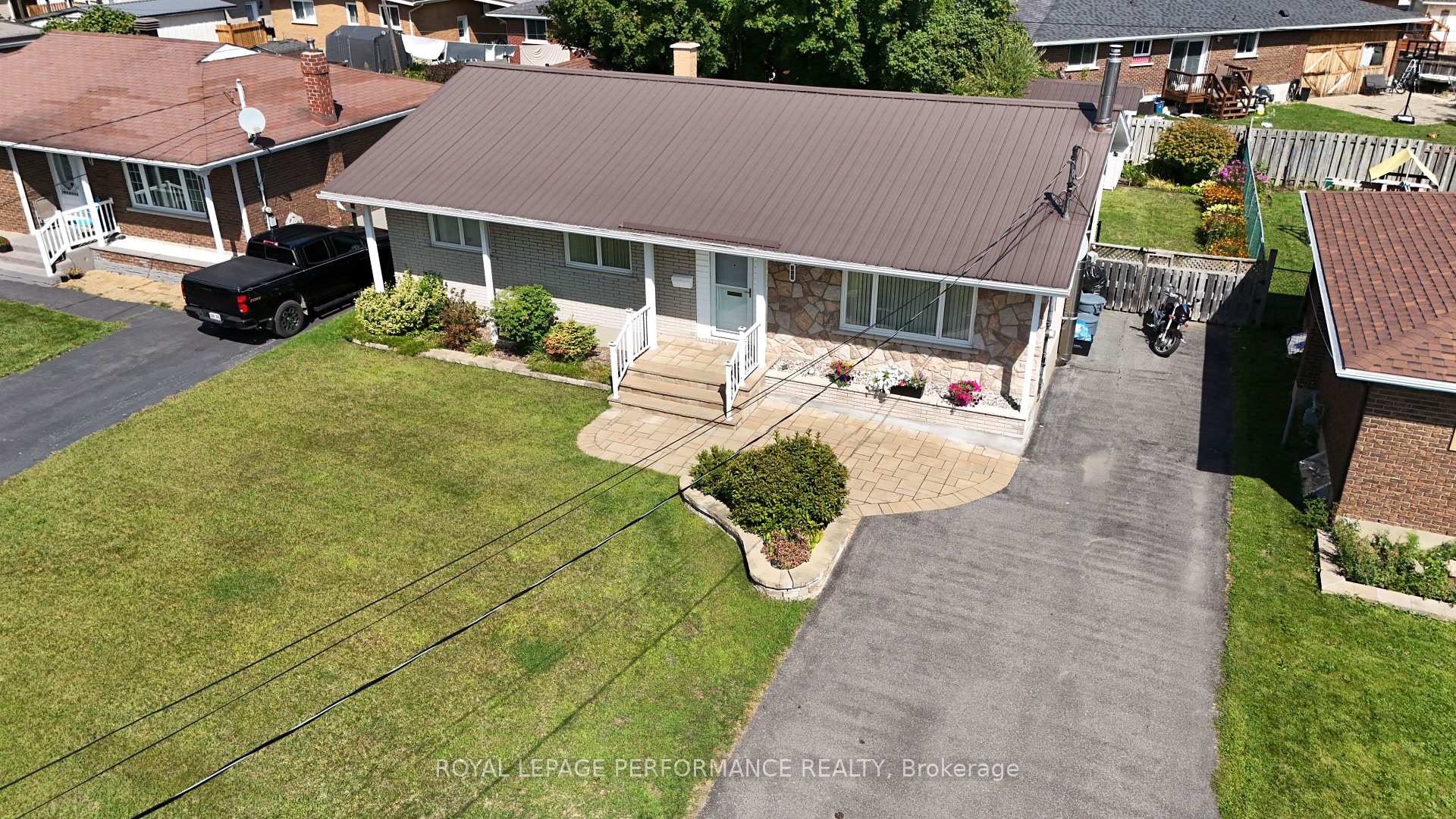 Photo 2 of 808 Carleton Street, Cornwall — HOMEH