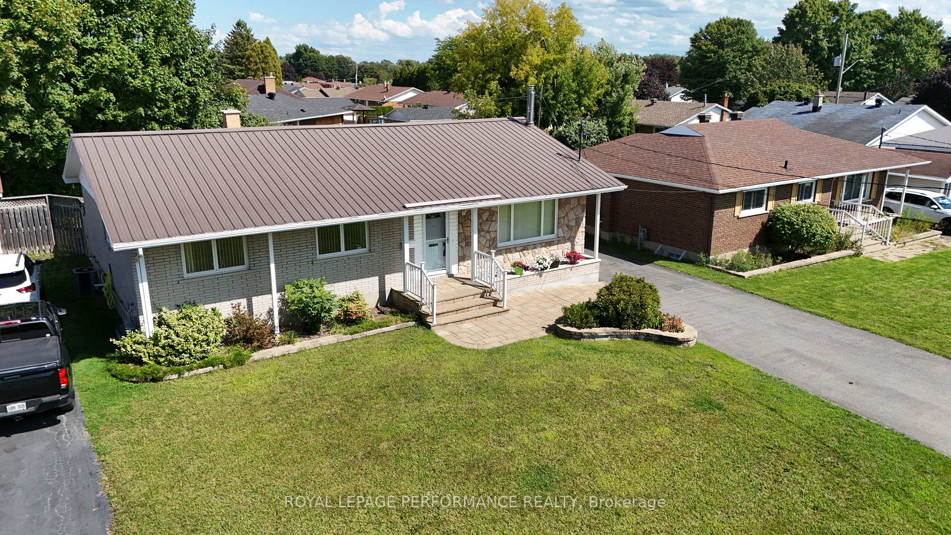 Photo 4 of 808 Carleton Street, Cornwall — HOMEH