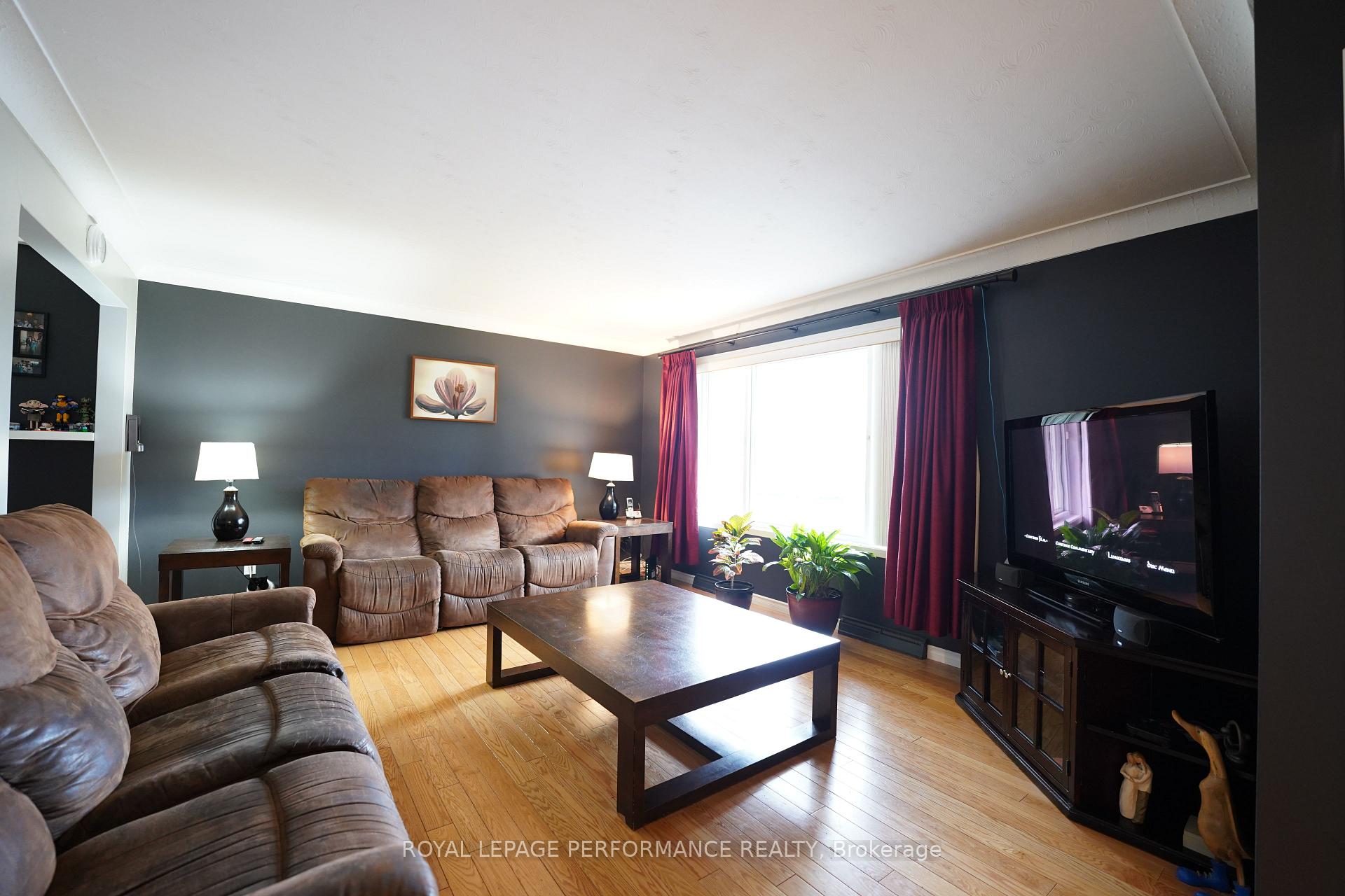 Photo 8 of 808 Carleton Street, Cornwall — HOMEH