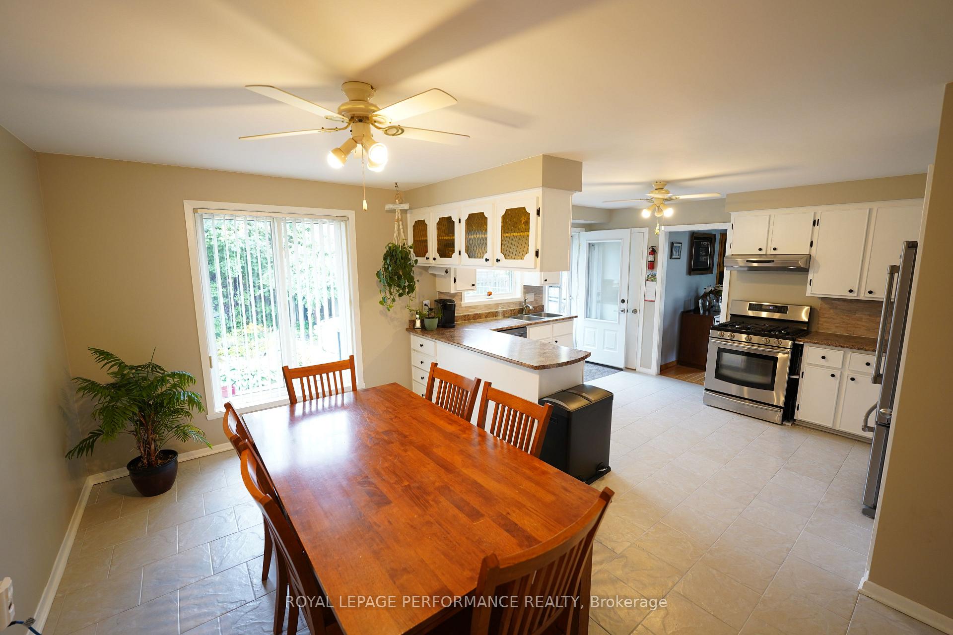 Photo 10 of 808 Carleton Street, Cornwall — HOMEH