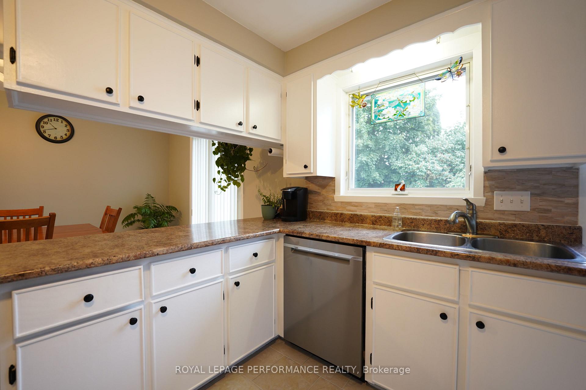 Photo 14 of 808 Carleton Street, Cornwall — HOMEH