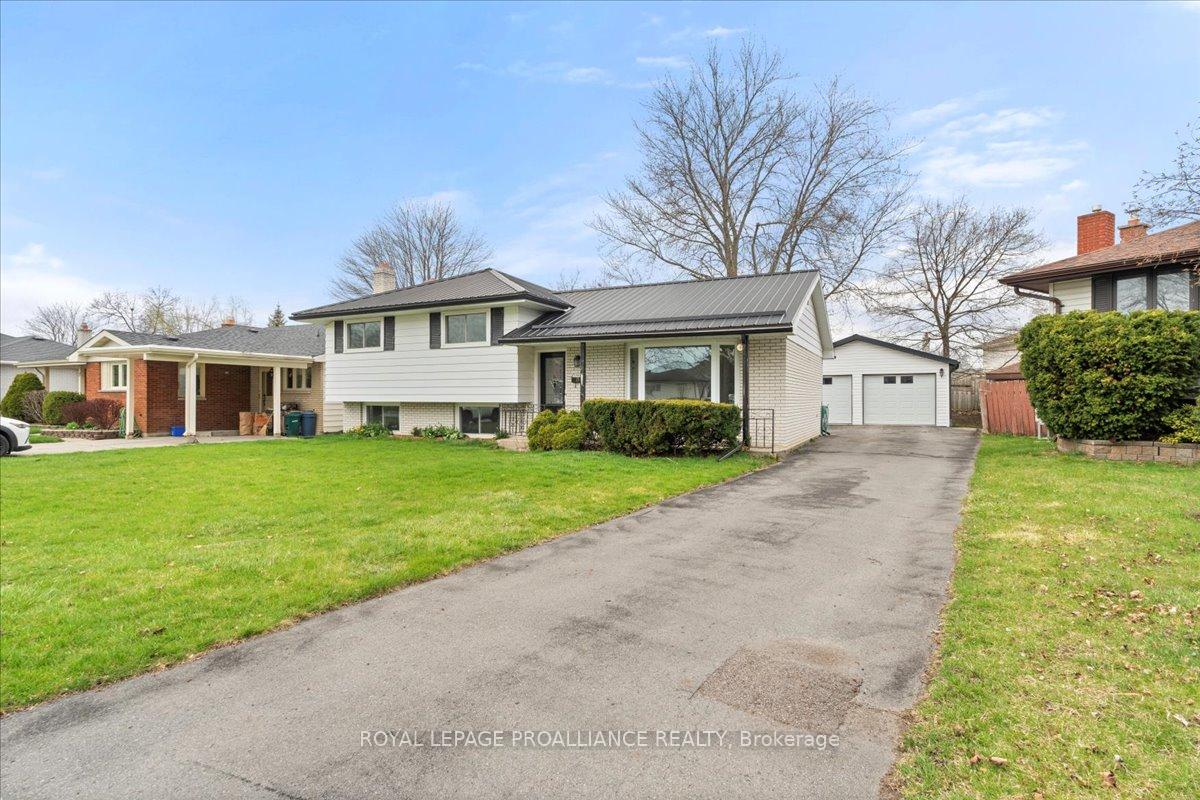 Photo 2 of 15 Glenarden Crescent, Belleville, Belleville Ward — HOMEH