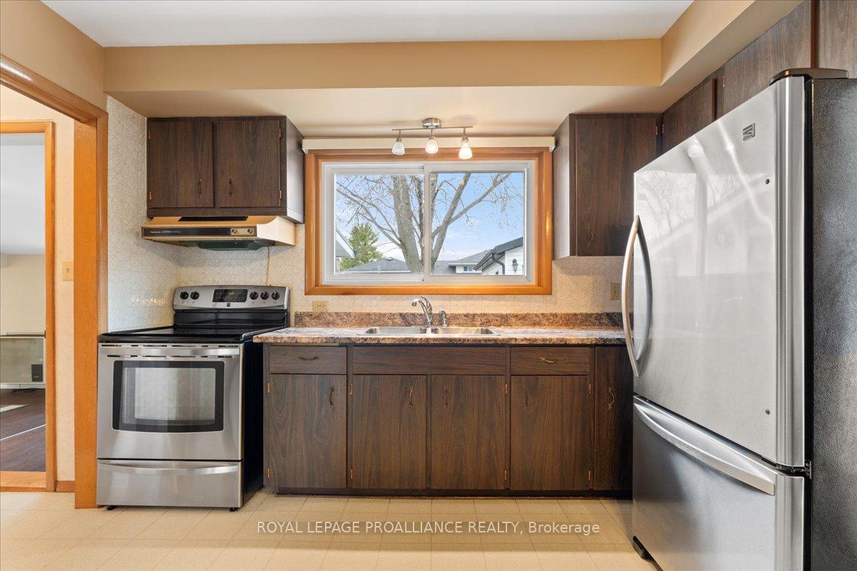 Photo 13 of 15 Glenarden Crescent, Belleville, Belleville Ward — HOMEH