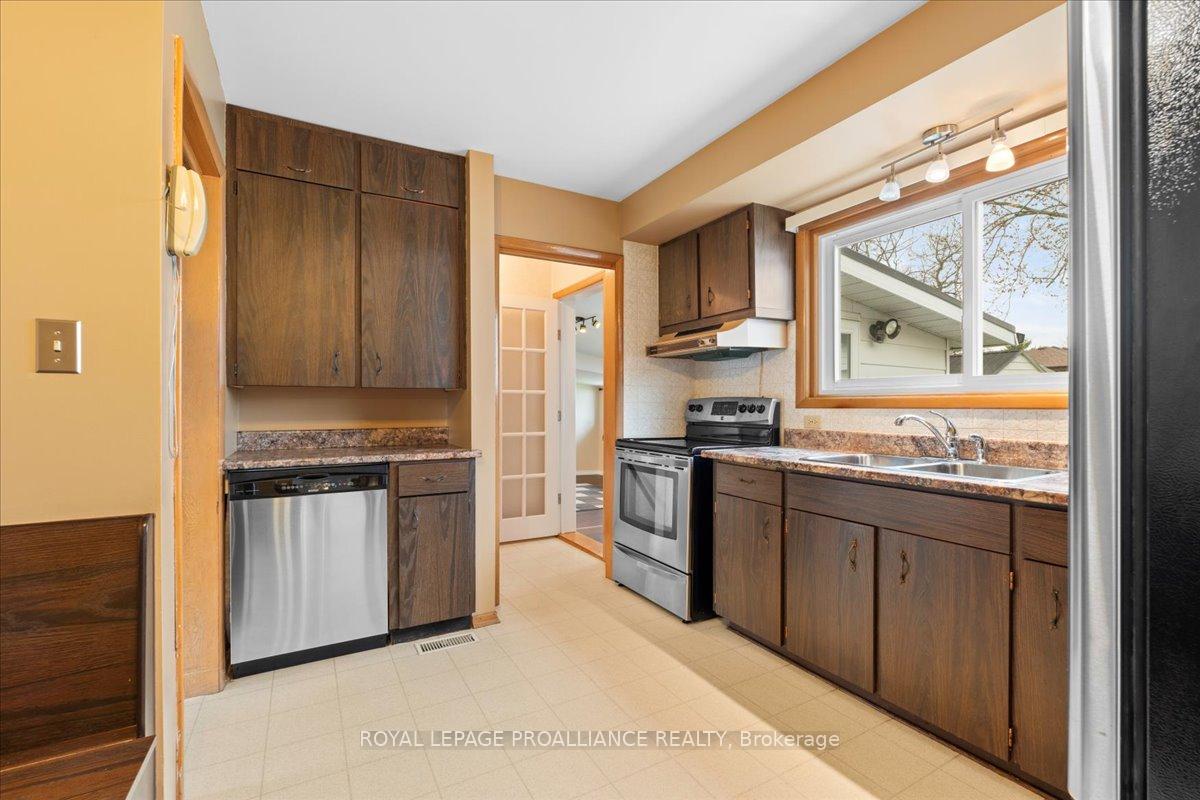 Photo 14 of 15 Glenarden Crescent, Belleville, Belleville Ward — HOMEH