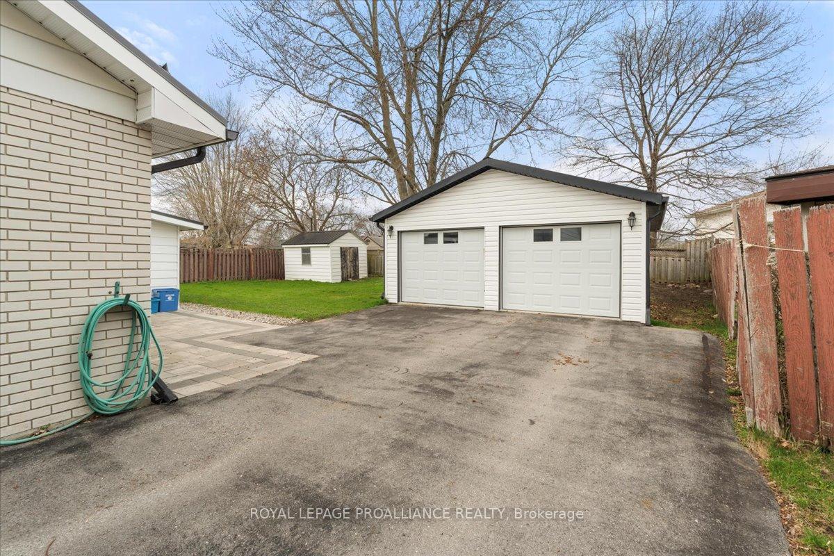 Photo 34 of 15 Glenarden Crescent, Belleville, Belleville Ward — HOMEH