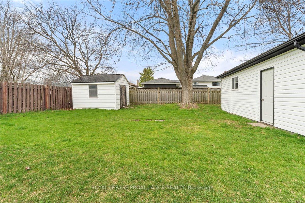 Photo 35 of 15 Glenarden Crescent, Belleville, Belleville Ward — HOMEH