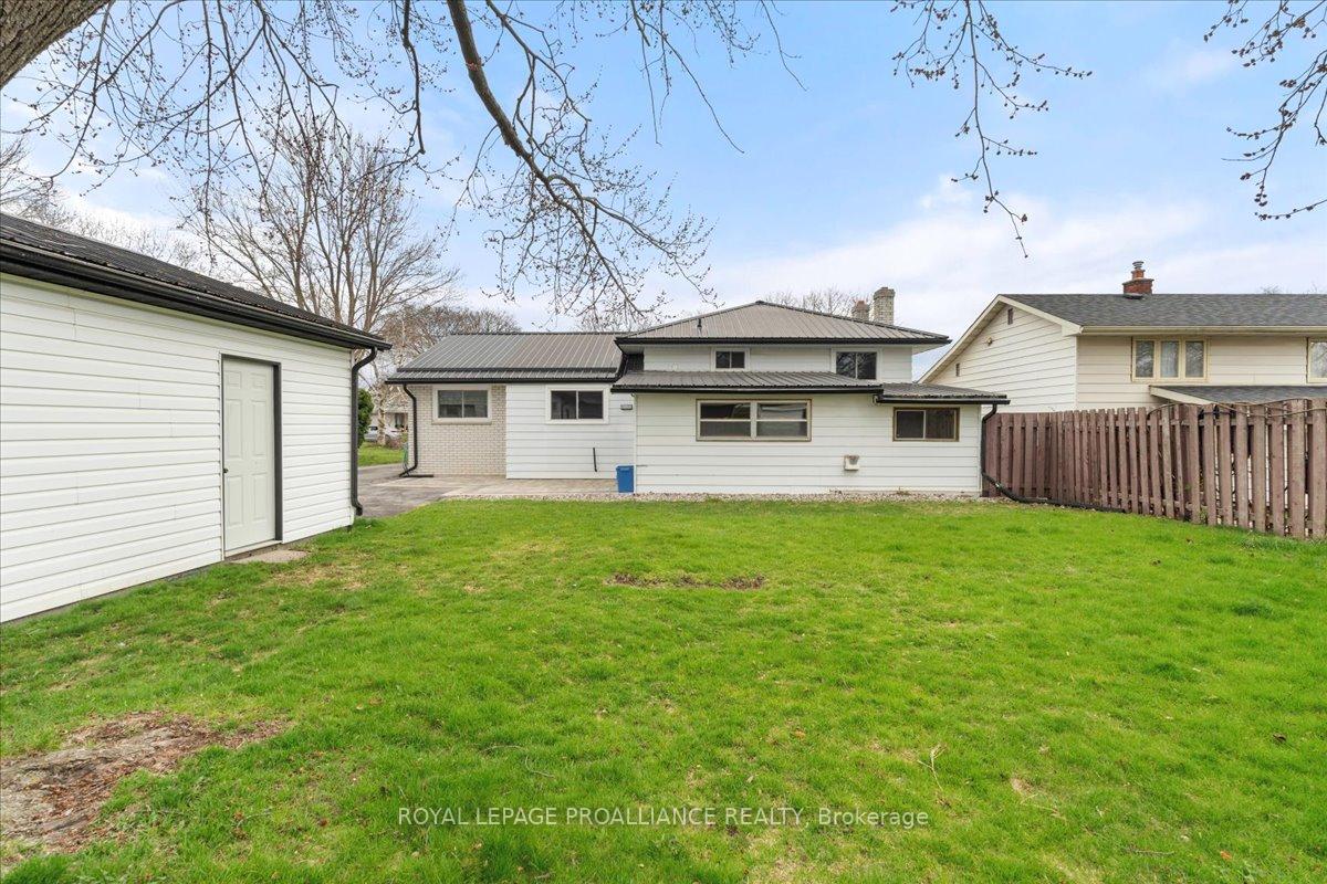 Photo 36 of 15 Glenarden Crescent, Belleville, Belleville Ward — HOMEH