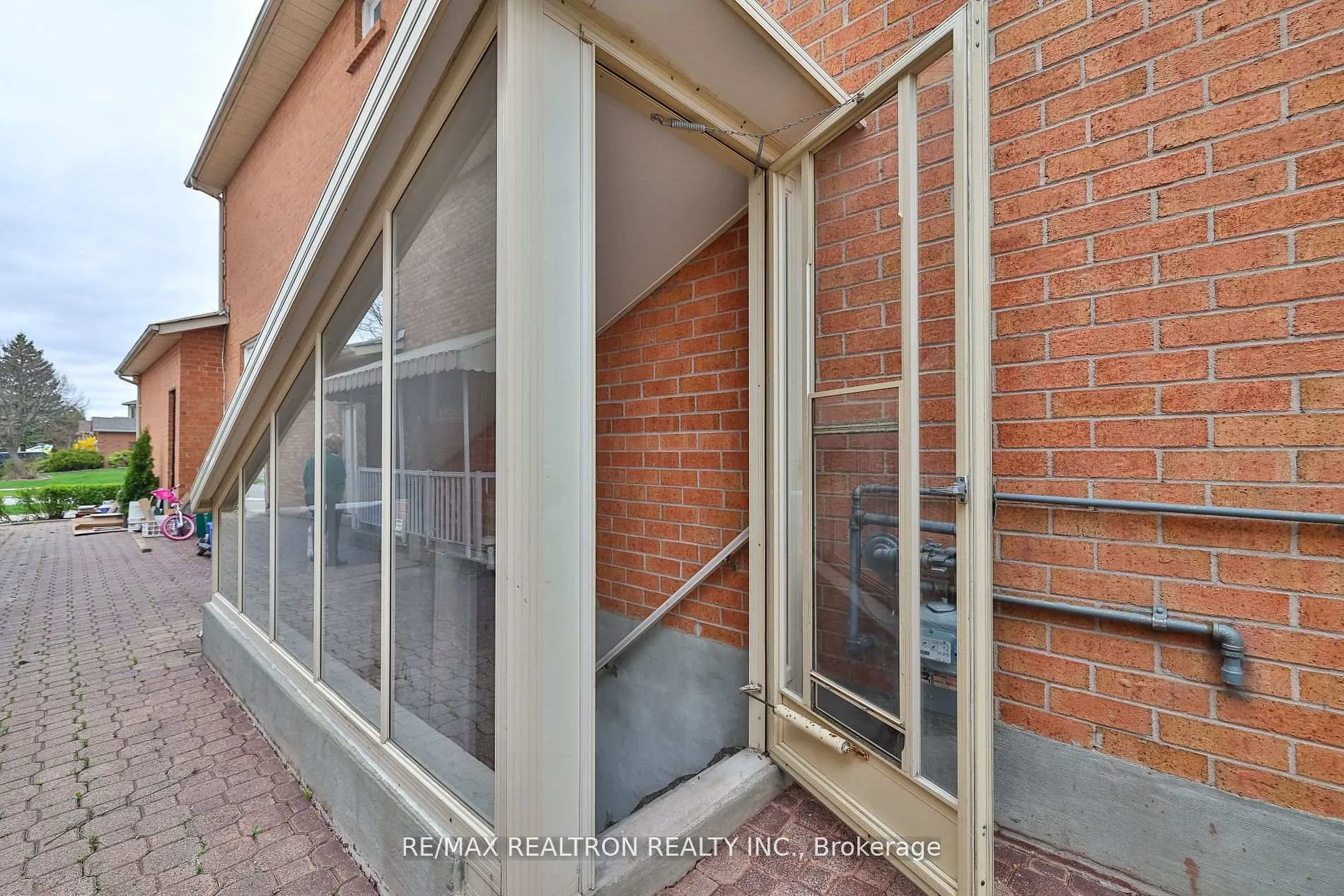 Photo 2 of 212 Barhill Road, Vaughan, Rural Vaughan — HOMEH
