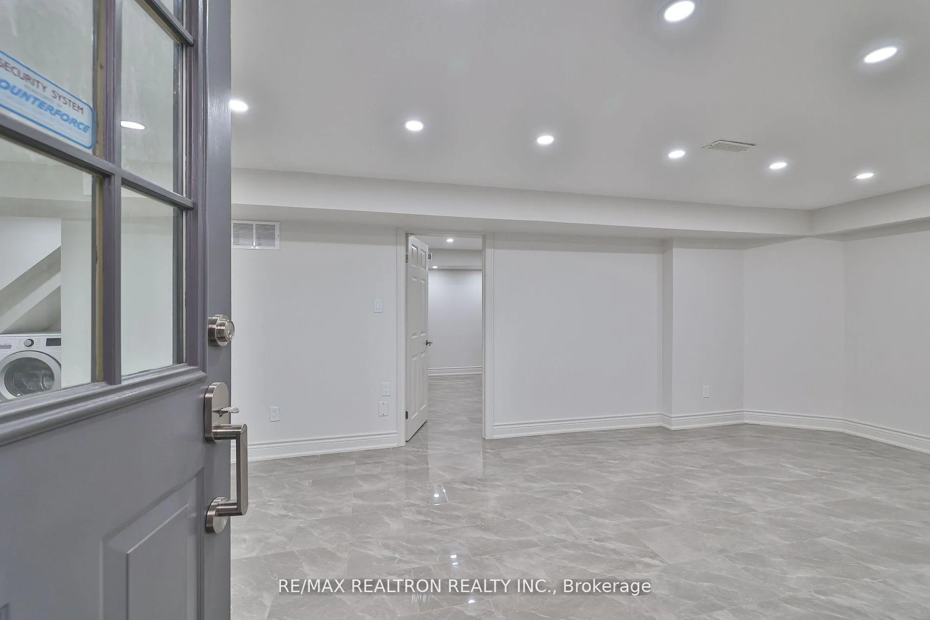 Photo 3 of 212 Barhill Road, Vaughan, Rural Vaughan — HOMEH