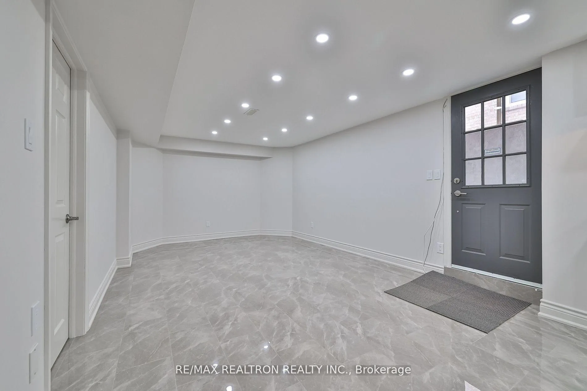 Photo 4 of 212 Barhill Road, Vaughan, Rural Vaughan — HOMEH