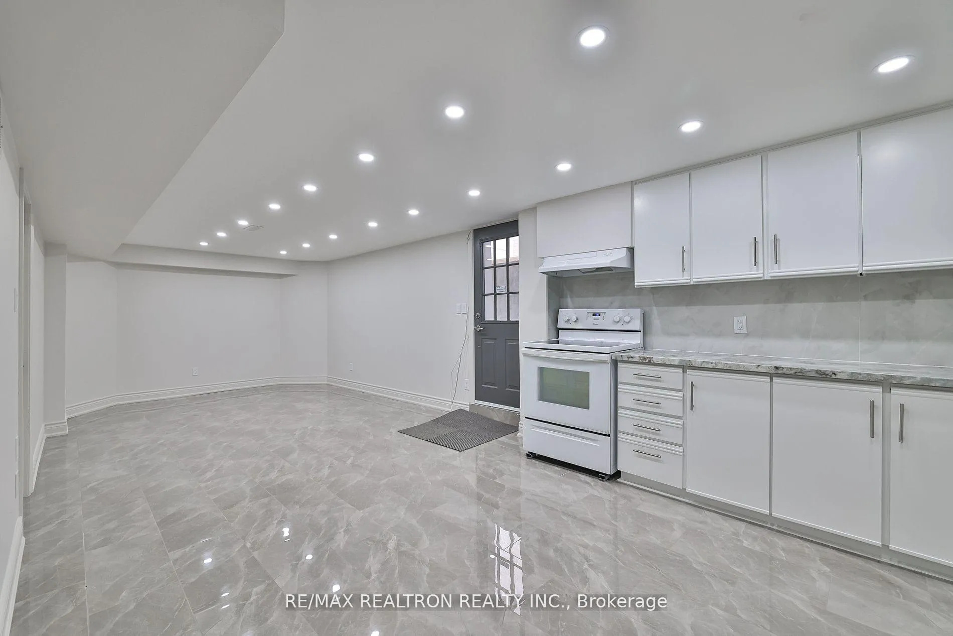 Photo 5 of 212 Barhill Road, Vaughan, Rural Vaughan — HOMEH