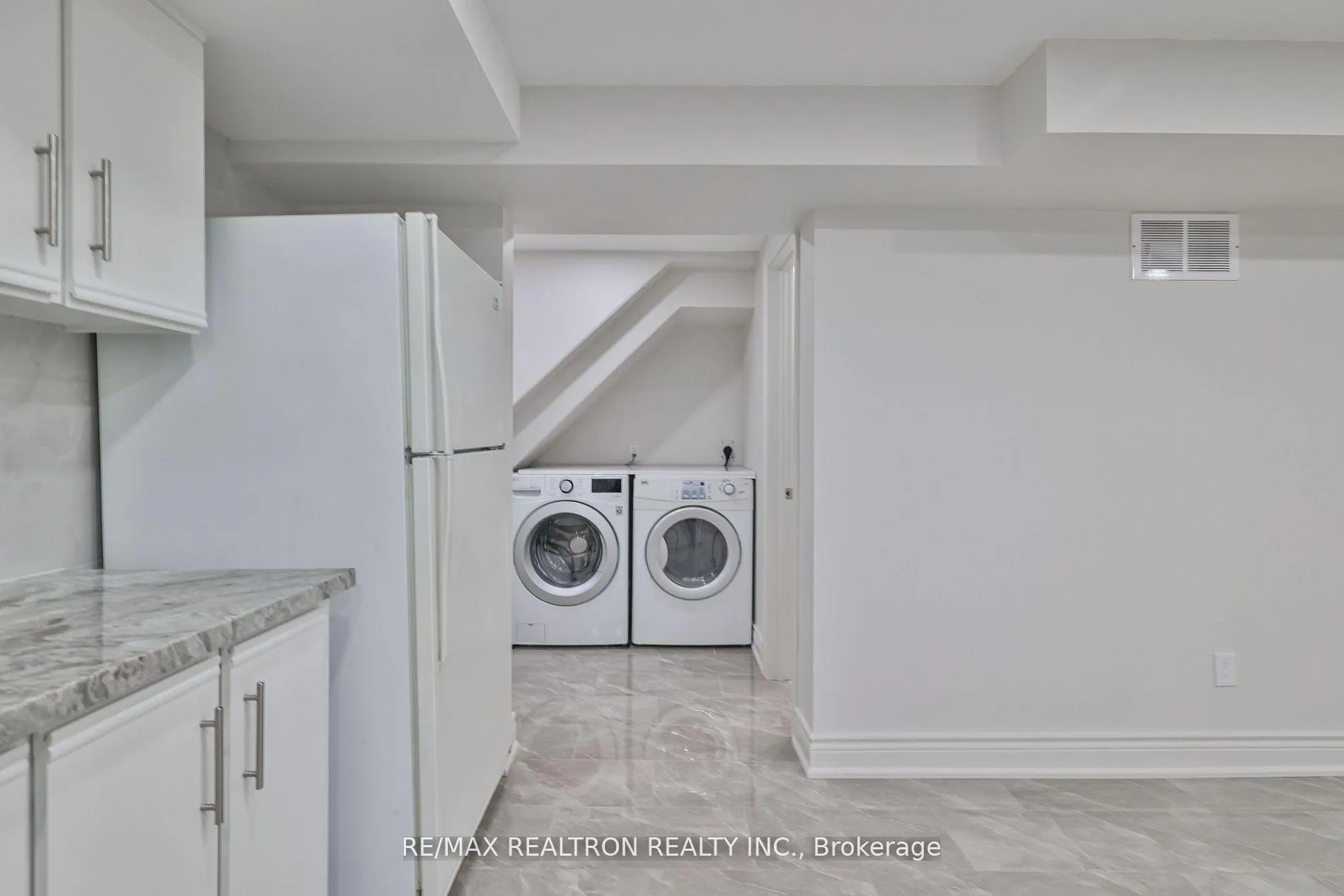 Photo 12 of 212 Barhill Road, Vaughan, Rural Vaughan — HOMEH