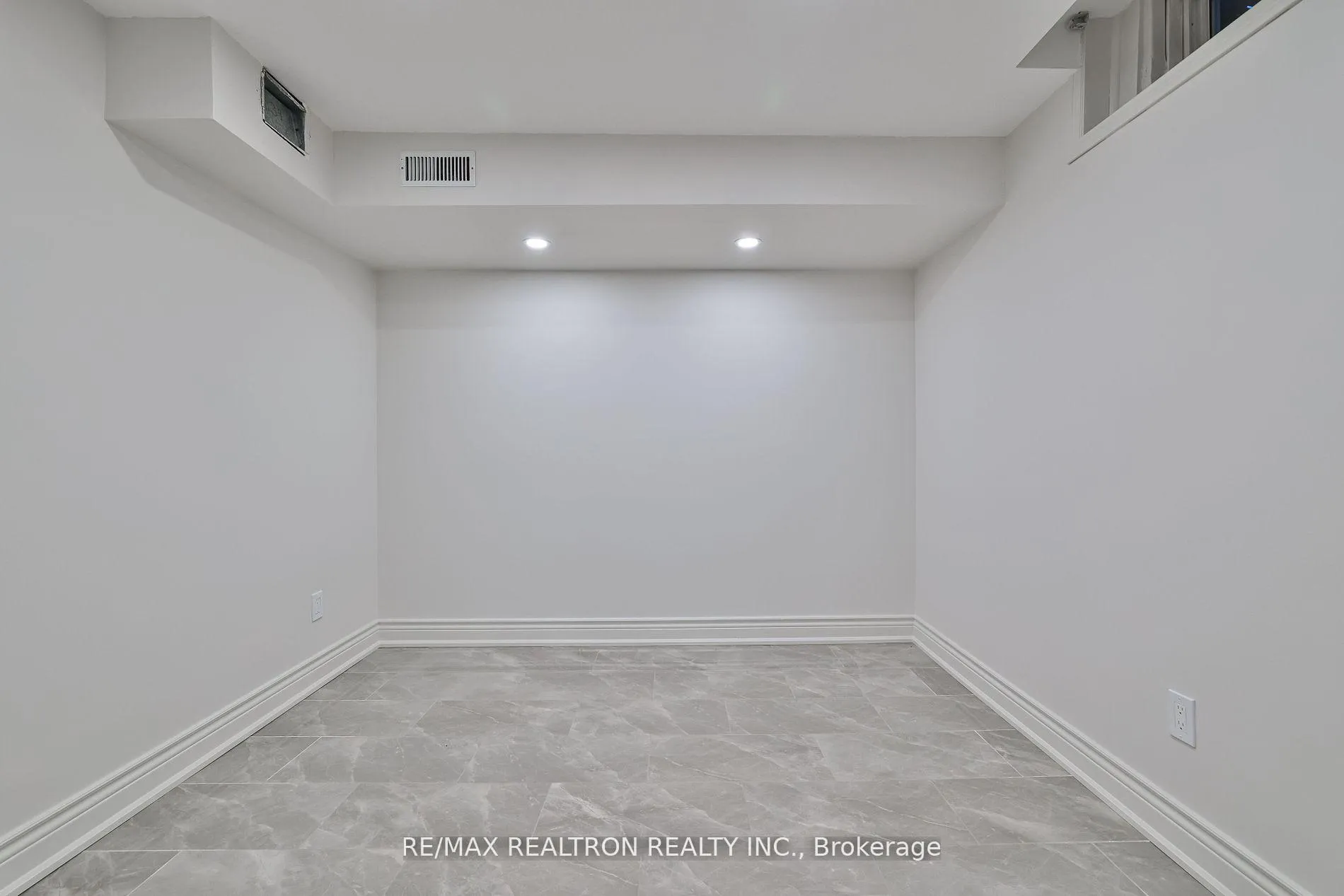 Photo 18 of 212 Barhill Road, Vaughan, Rural Vaughan — HOMEH