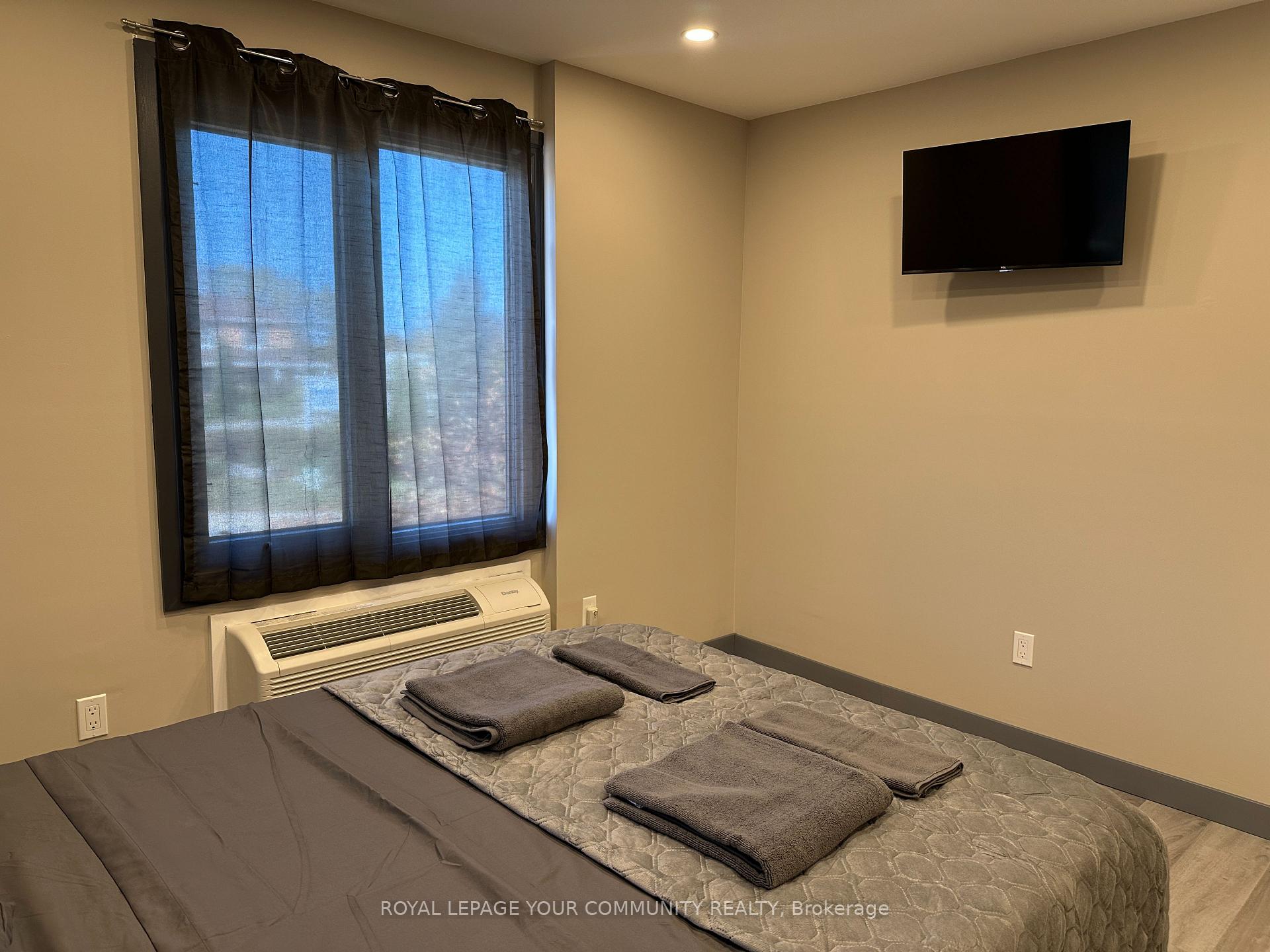 Photo 10 of Unit 201, 152 High Street, Georgina, Sutton & Jackson's Point — HOMEH