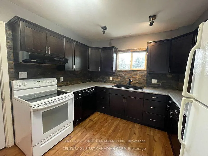 Photo 15 of 64 Edward Street, St. Thomas — HOMEH