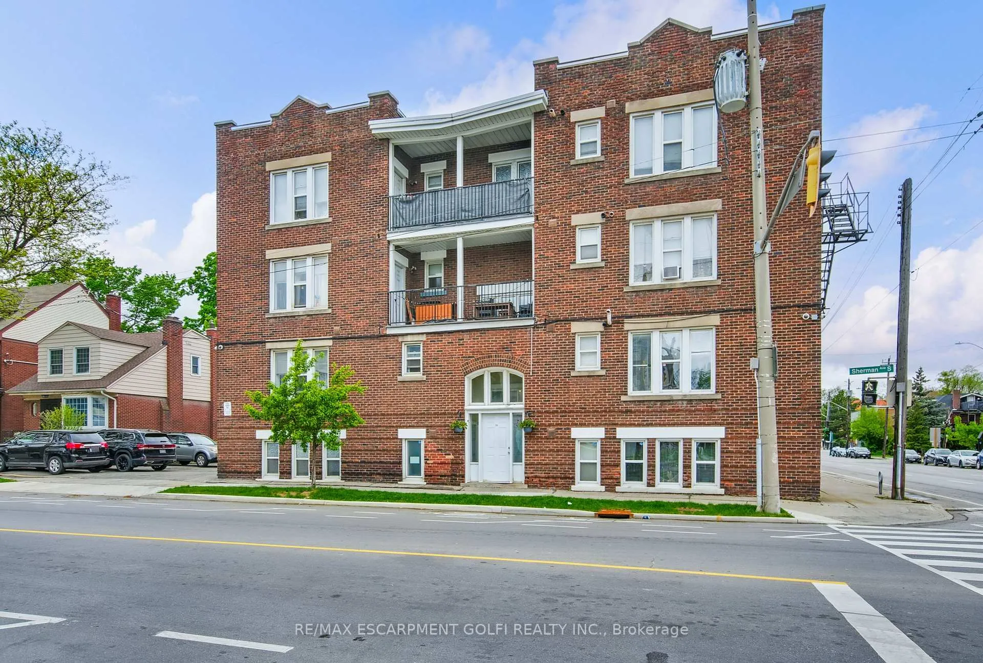 Front of Unit 4, 120 Sherman Avenue S