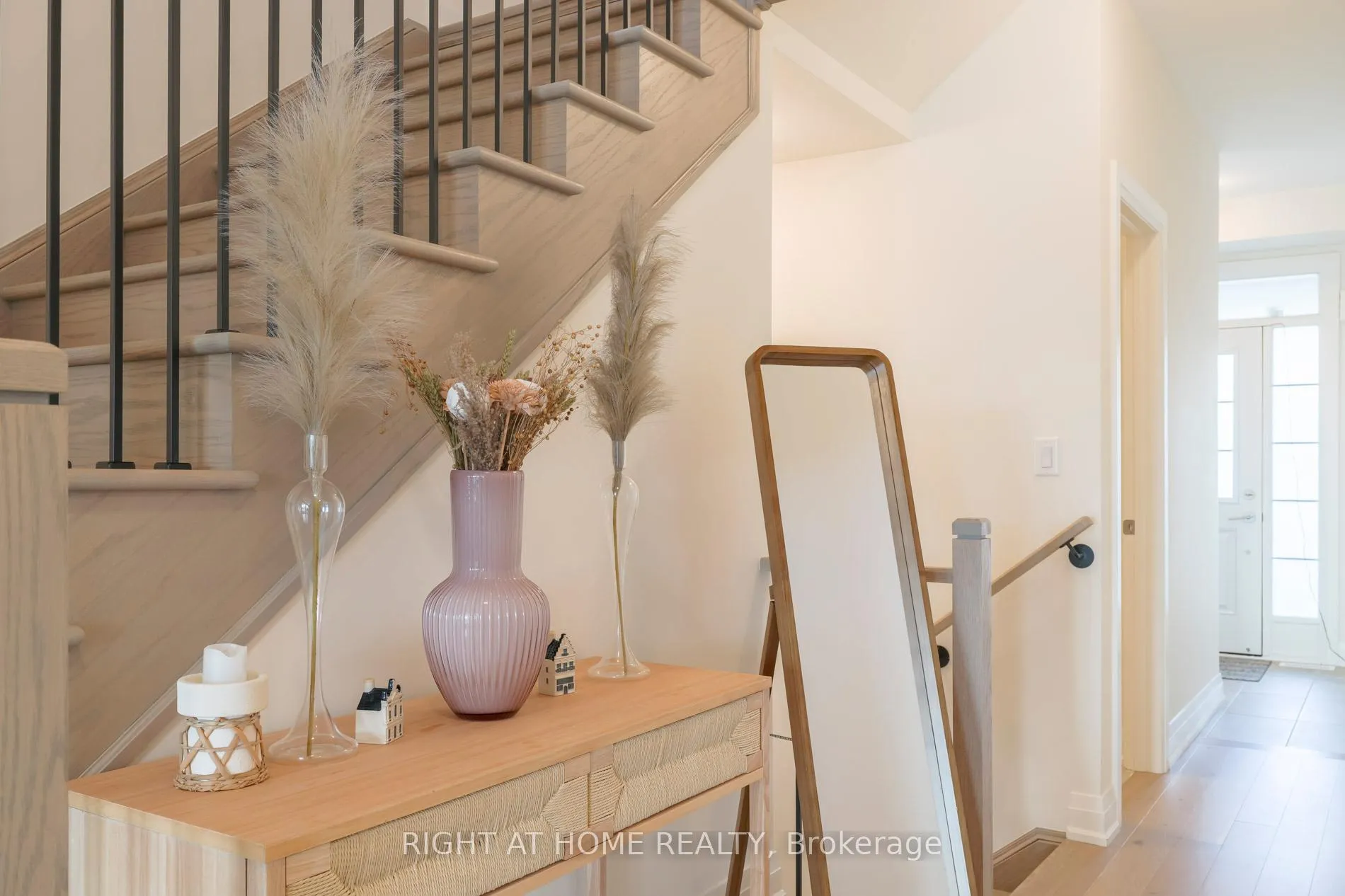 Photo 4 of 14 Velvet Drive, Whitby, Rural Whitby — HOMEH
