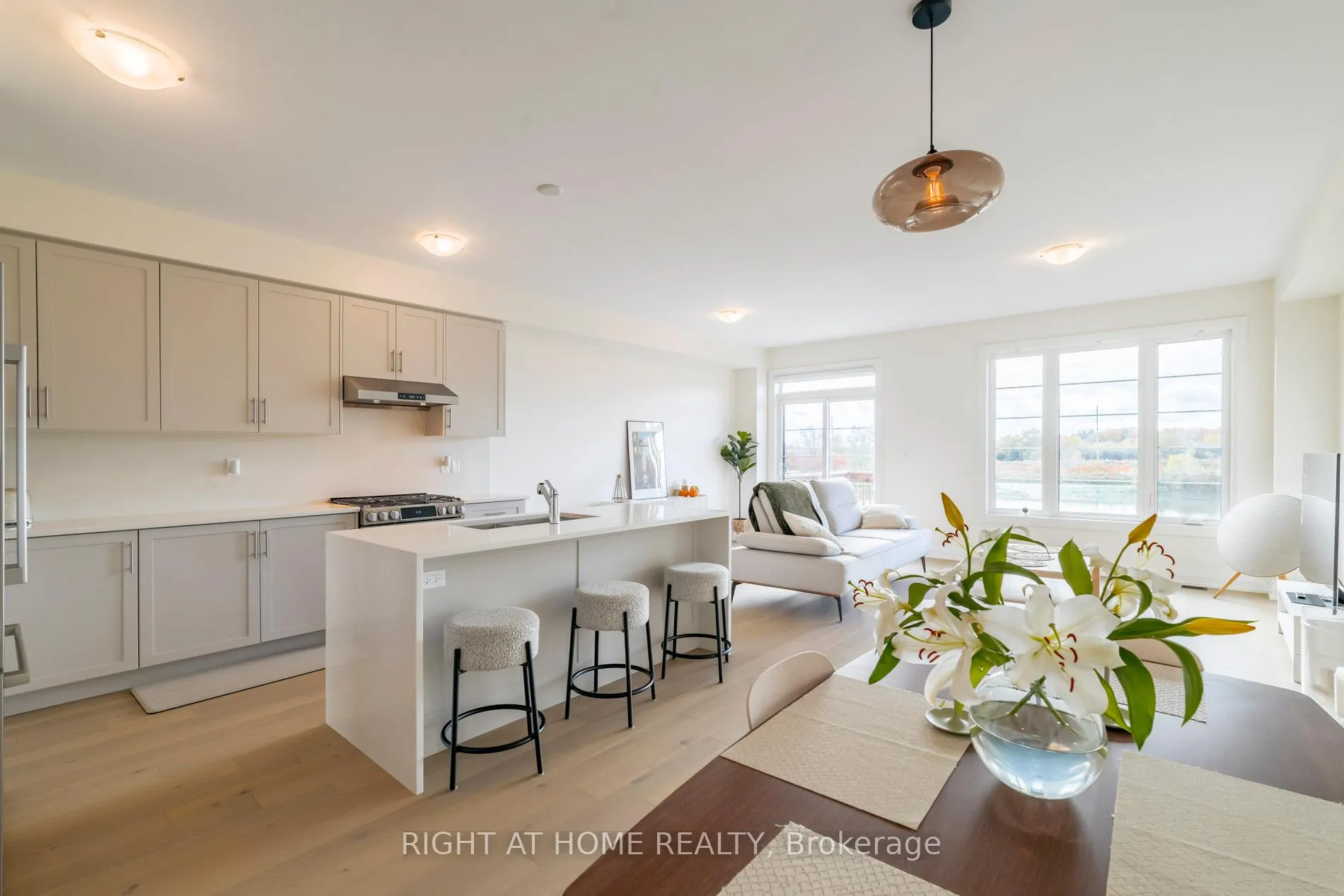 Photo 6 of 14 Velvet Drive, Whitby, Rural Whitby — HOMEH