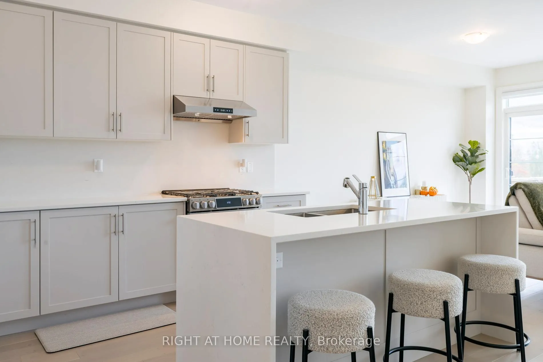 Photo 8 of 14 Velvet Drive, Whitby, Rural Whitby — HOMEH
